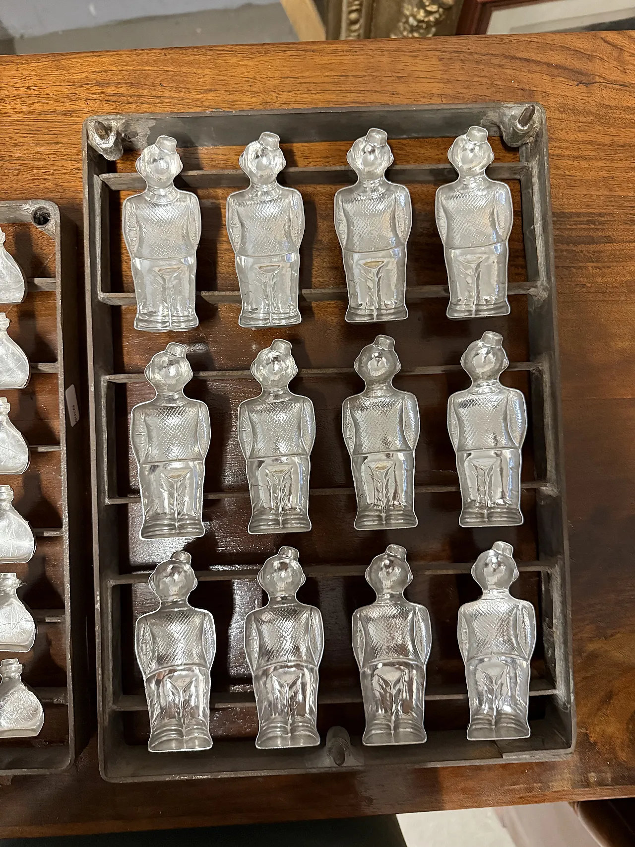 Coppia di stampini in metallo per cioccolato e biscotti, anni '30 3