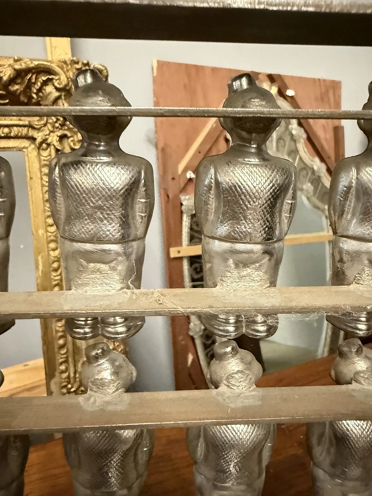 Coppia di stampini in metallo per cioccolato e biscotti, anni '30 4