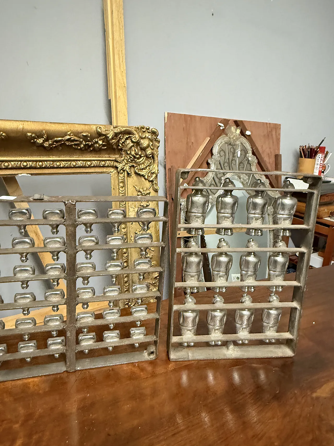 Coppia di stampini in metallo per cioccolato e biscotti, anni '30 5