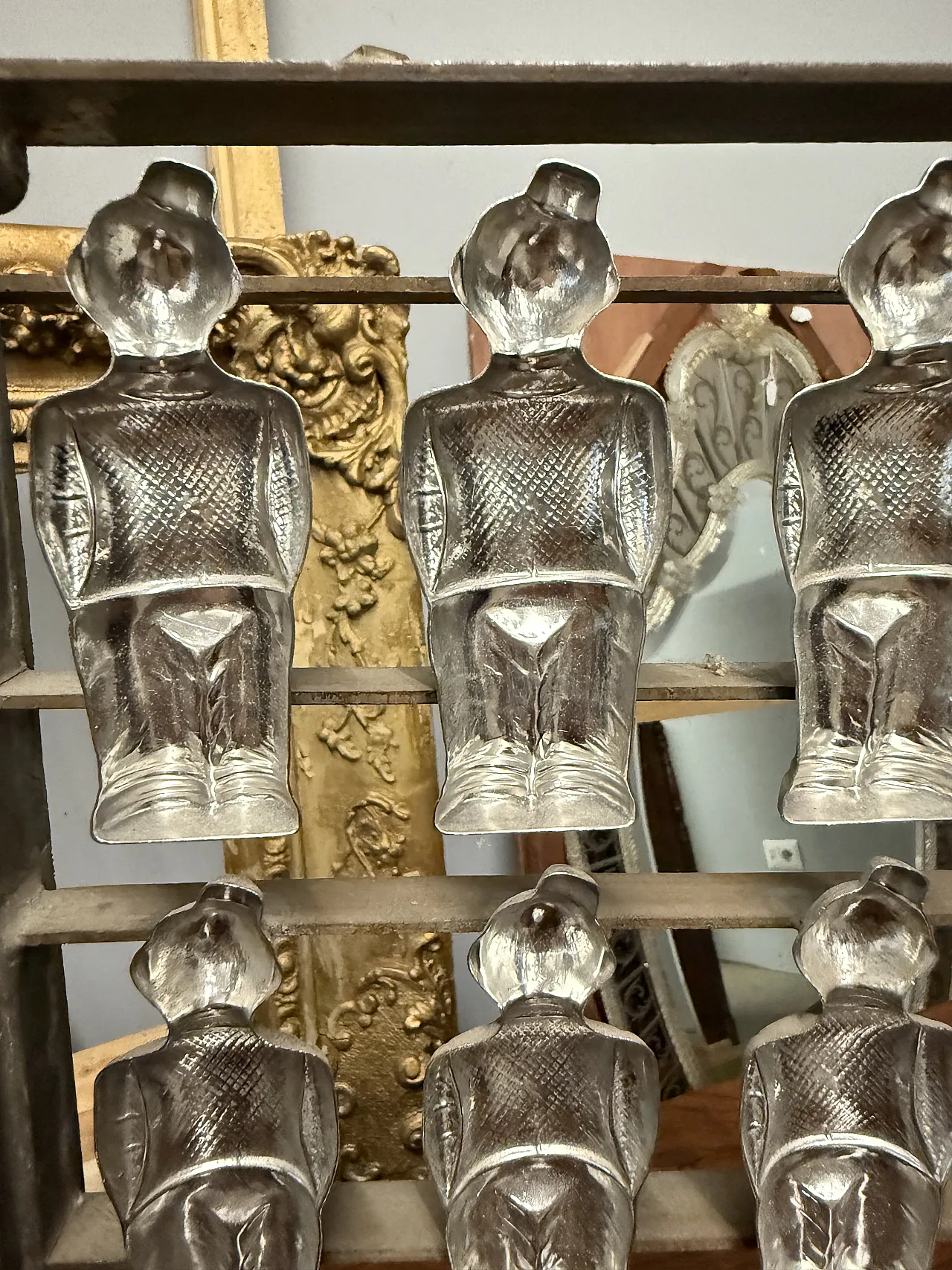 Coppia di stampini in metallo per cioccolato e biscotti, anni '30 6