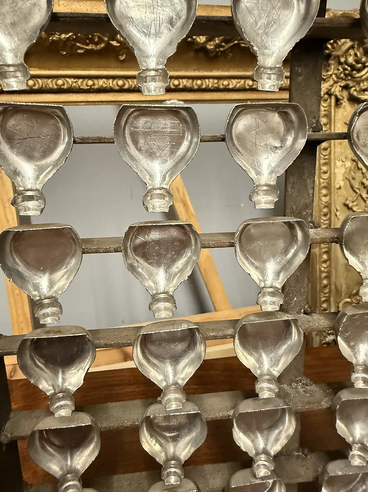 Coppia di stampini in metallo per cioccolato e biscotti, anni '30 7