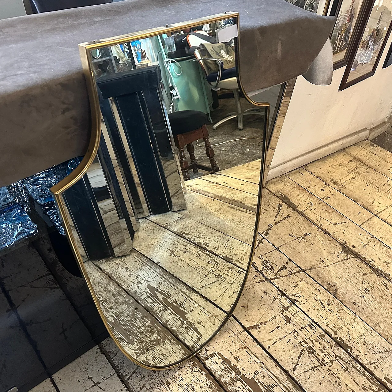 Shield-shaped brass mirror in Gio Ponti style, 1950s 2
