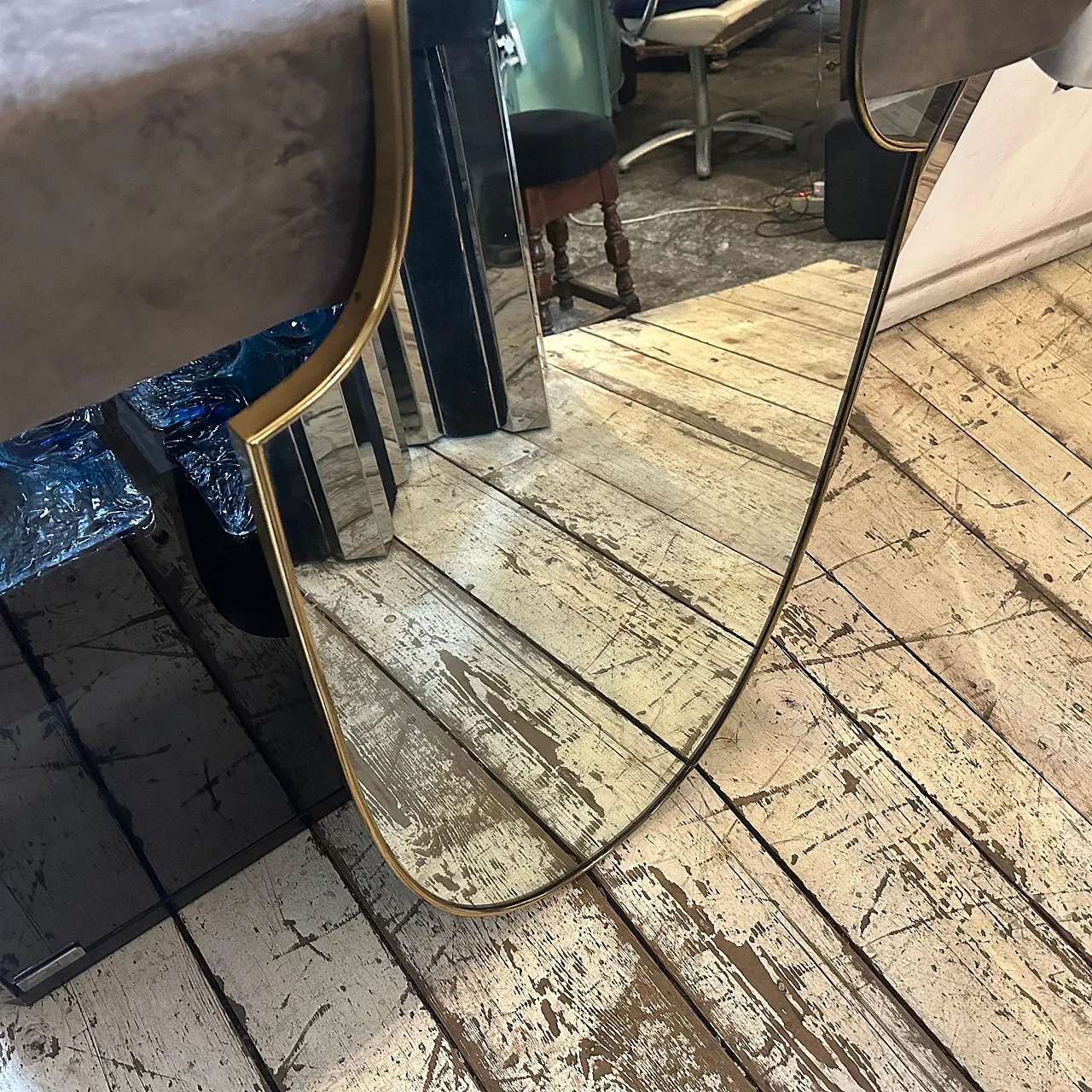 Shield-shaped brass mirror in Gio Ponti style, 1950s 4