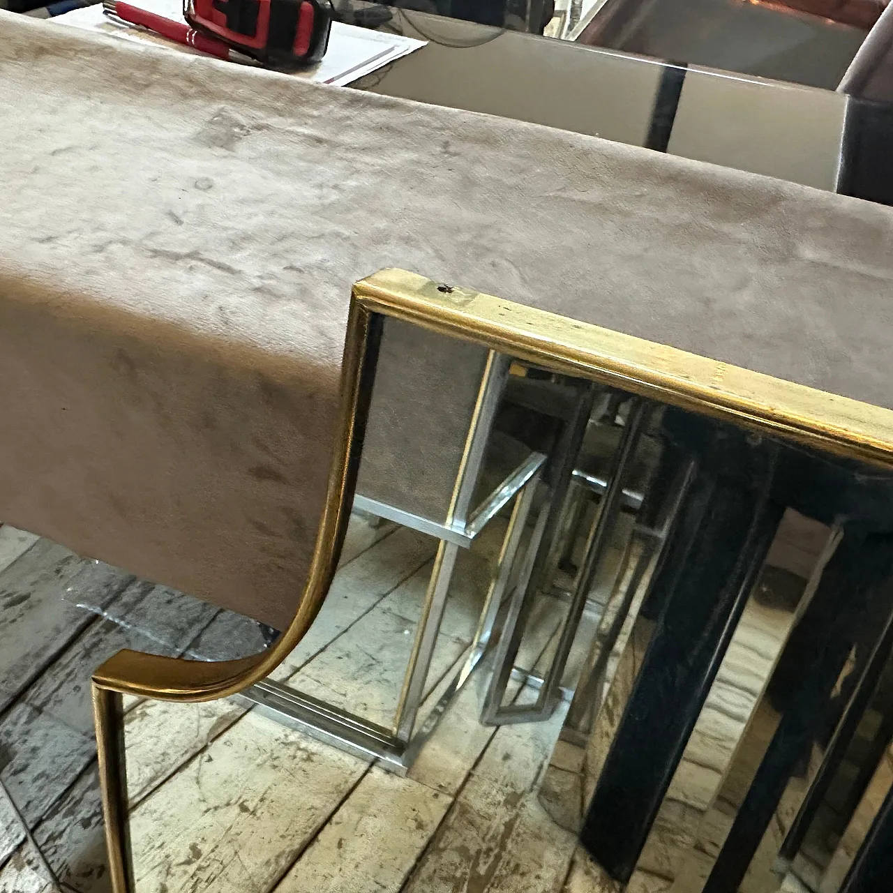 Shield-shaped brass mirror in Gio Ponti style, 1950s 6