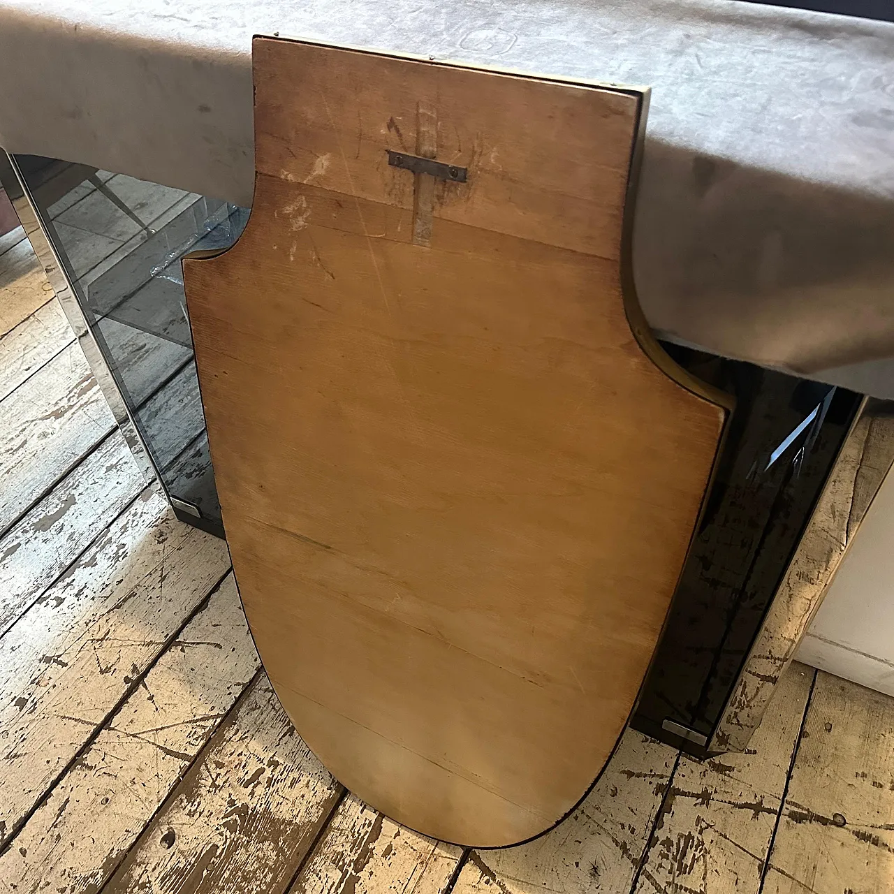 Shield-shaped brass mirror in Gio Ponti style, 1950s 7