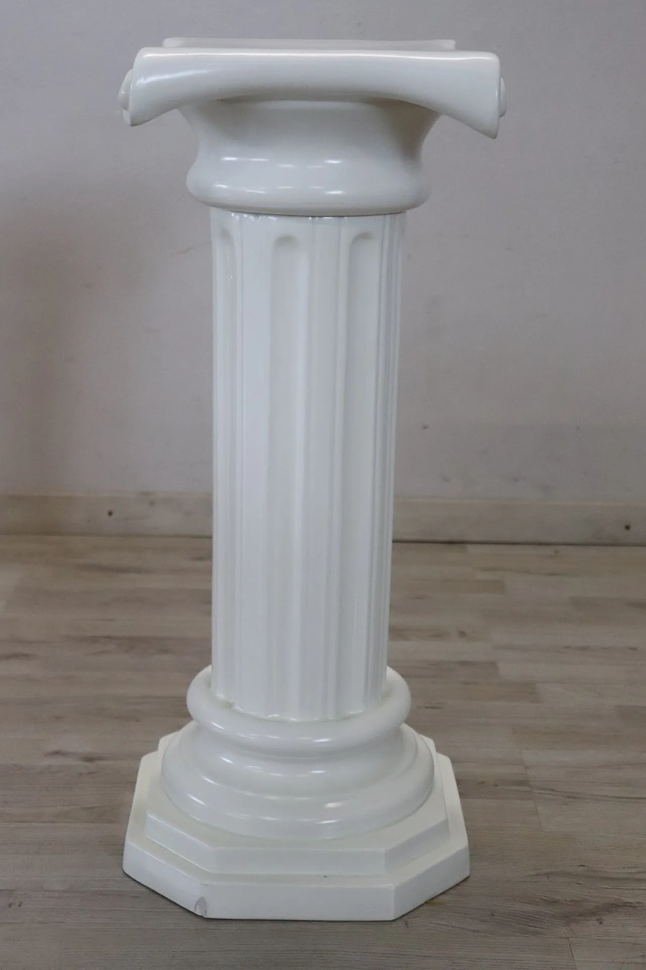 Colonna in ceramica bianca di Bassano, fine '900 5