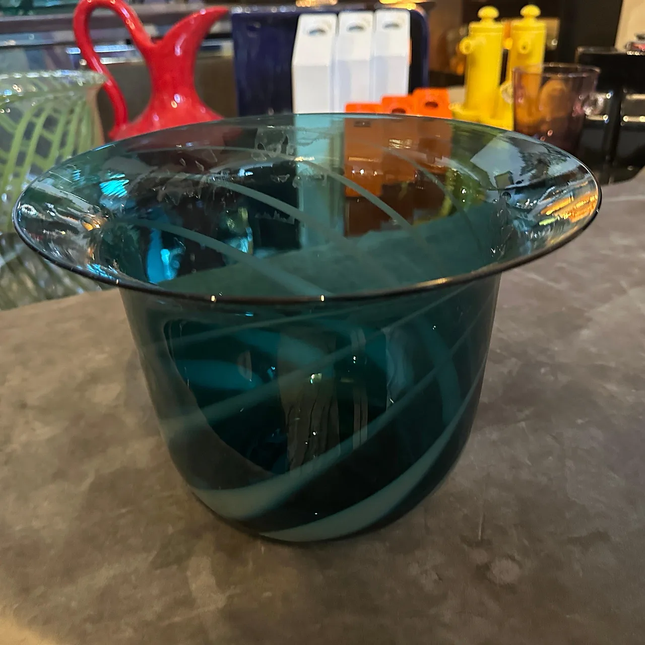 Vaso in vetro di Murano soffiato a mano di Venini, anni '80 11