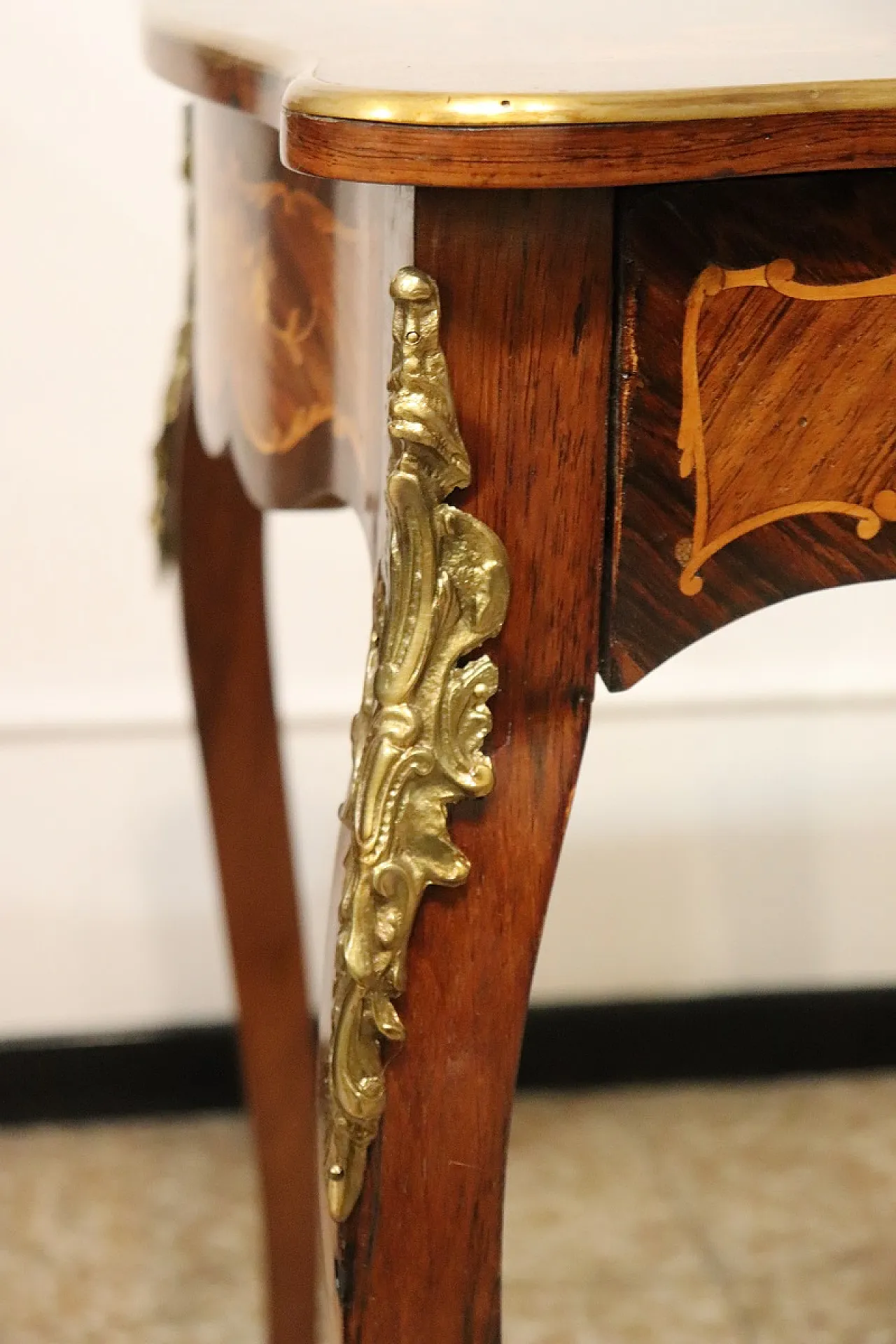 Piccolo scrittoio intarsiato, '900 6