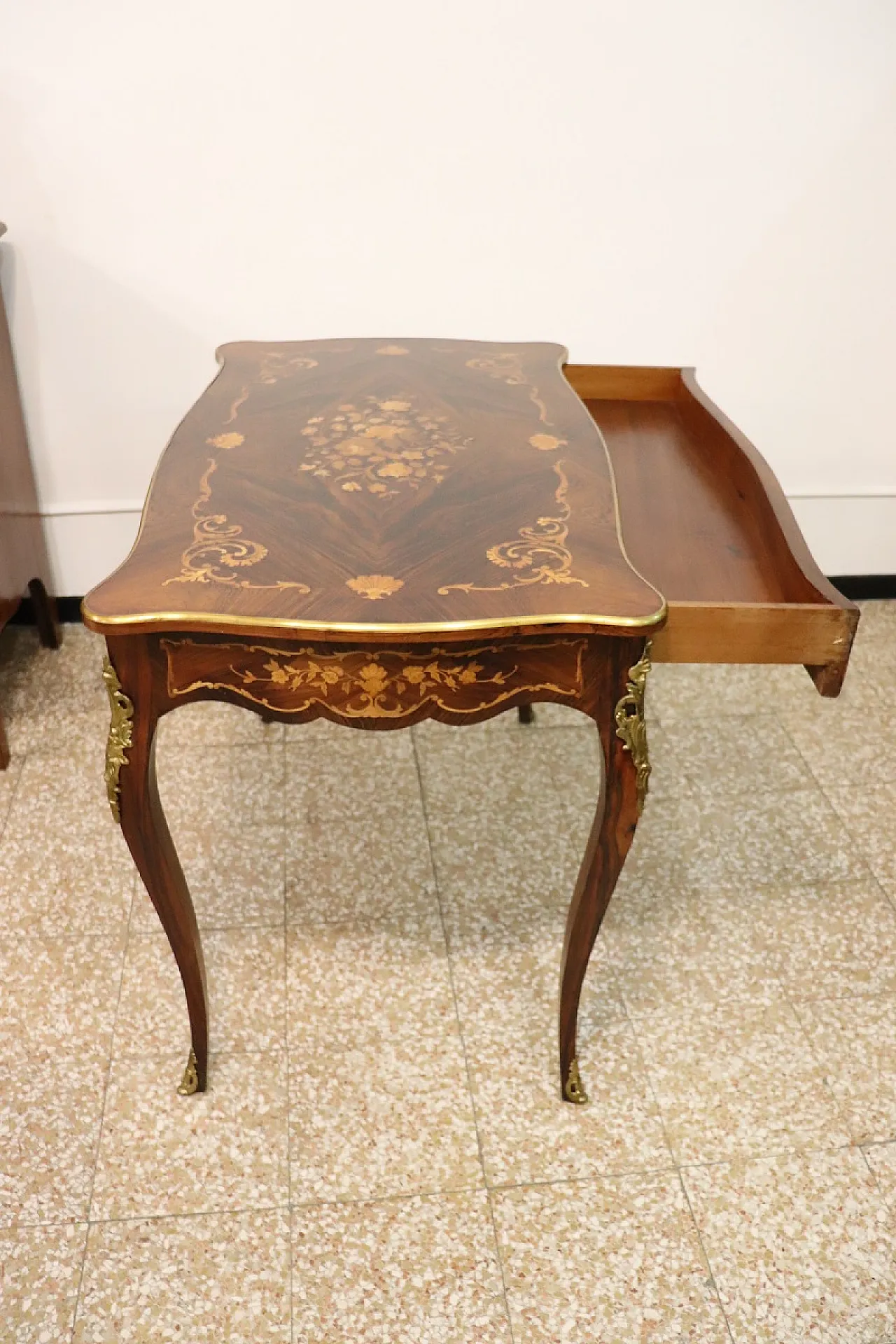 Piccolo scrittoio intarsiato, '900 9