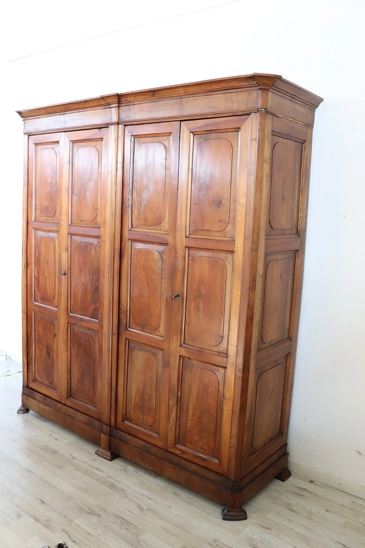 Four-door wardrobe in solid walnut, 19th century 2