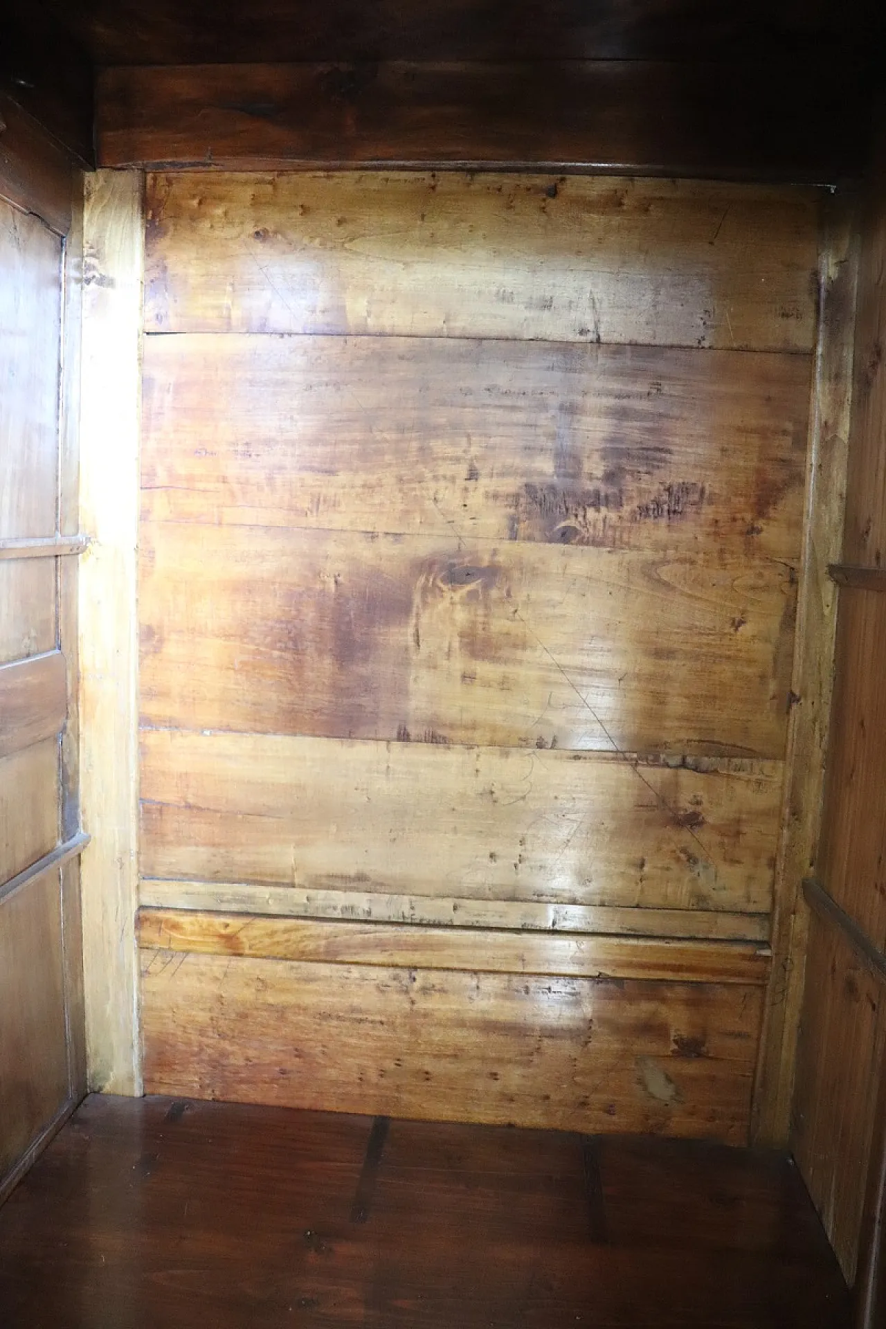 Four-door wardrobe in solid walnut, 19th century 9