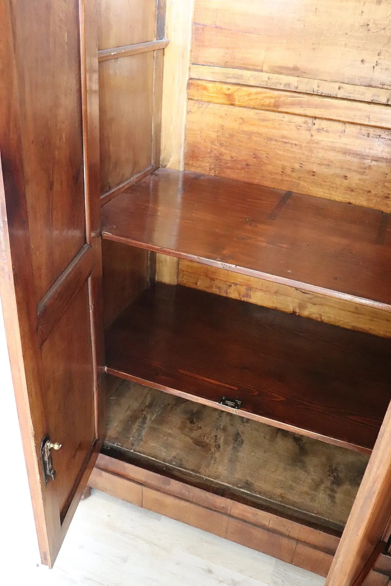 Four-door wardrobe in solid walnut, 19th century 10