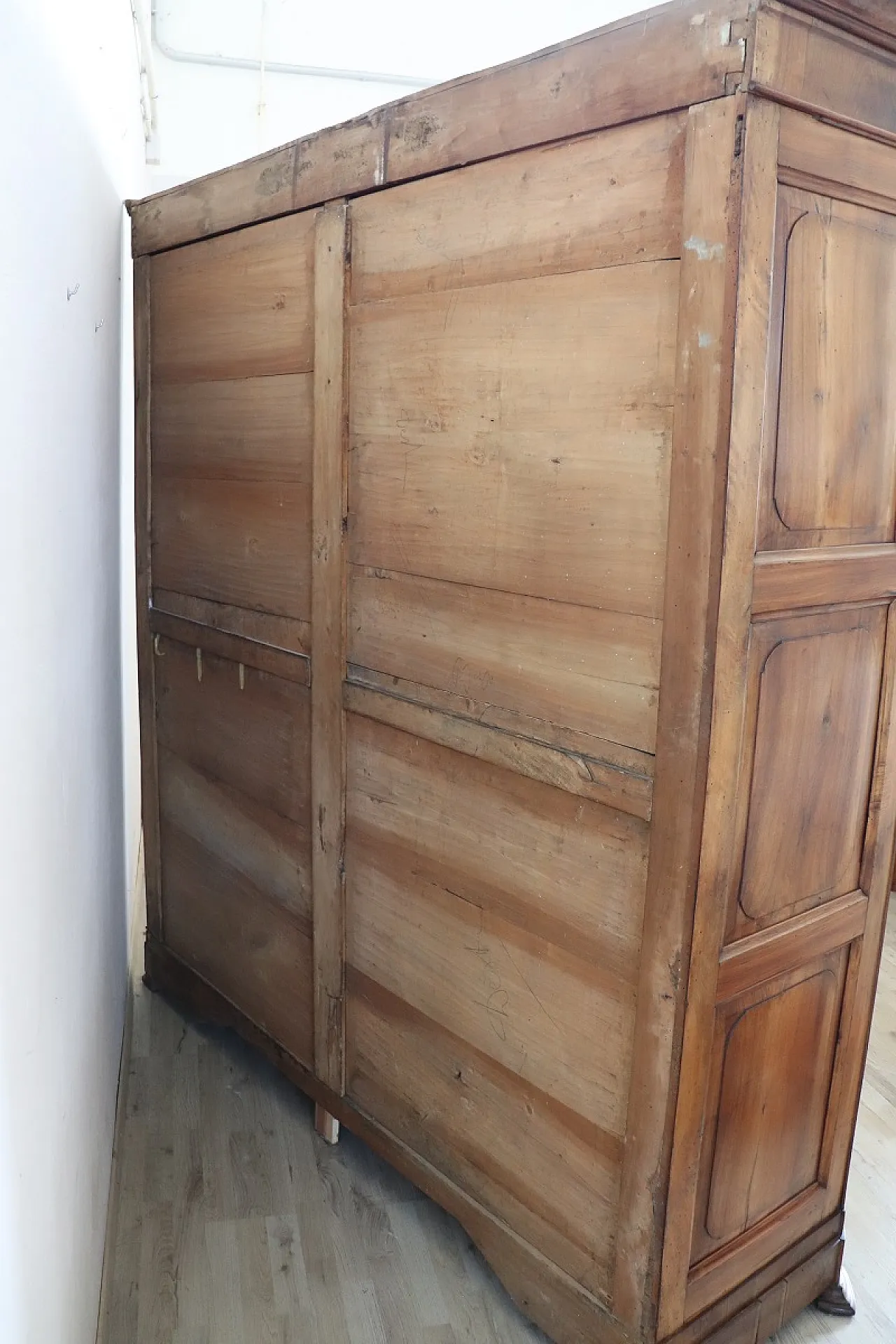 Four-door wardrobe in solid walnut, 19th century 13