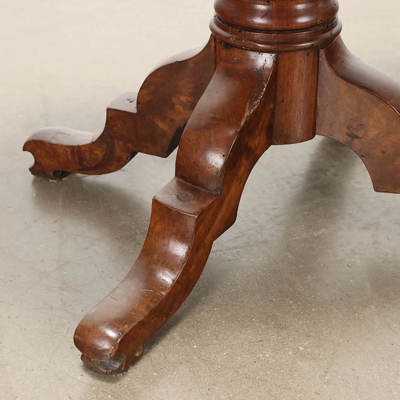 Tavolino Luigi Filippo in noce, '800 6