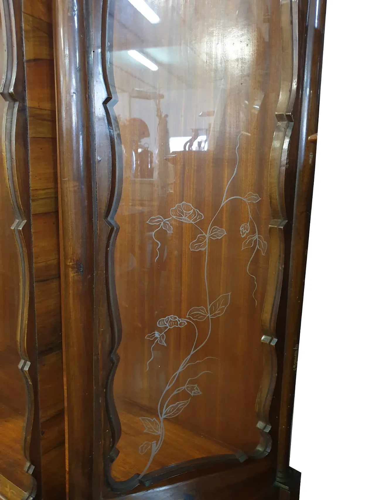Vetrina Luigi Filippo in noce con vetri decorati, '800 12