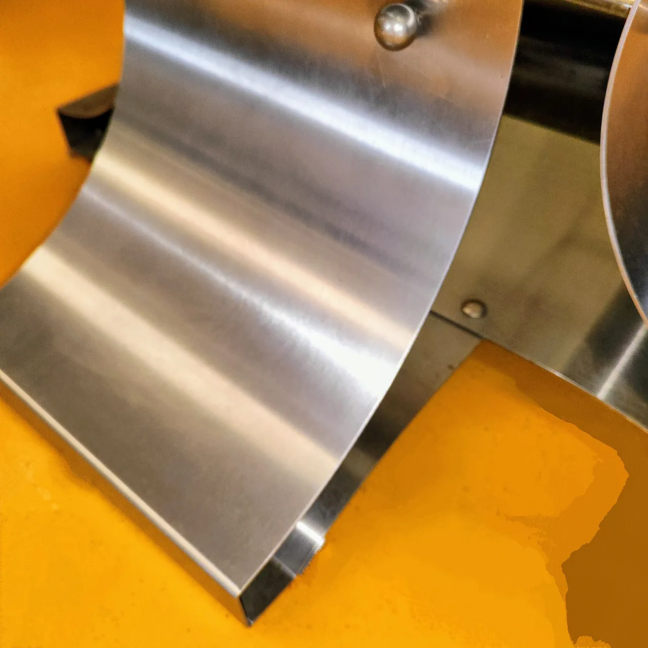 Coffee table by François Monnet for Kappa. 1970. Steel and glass 7