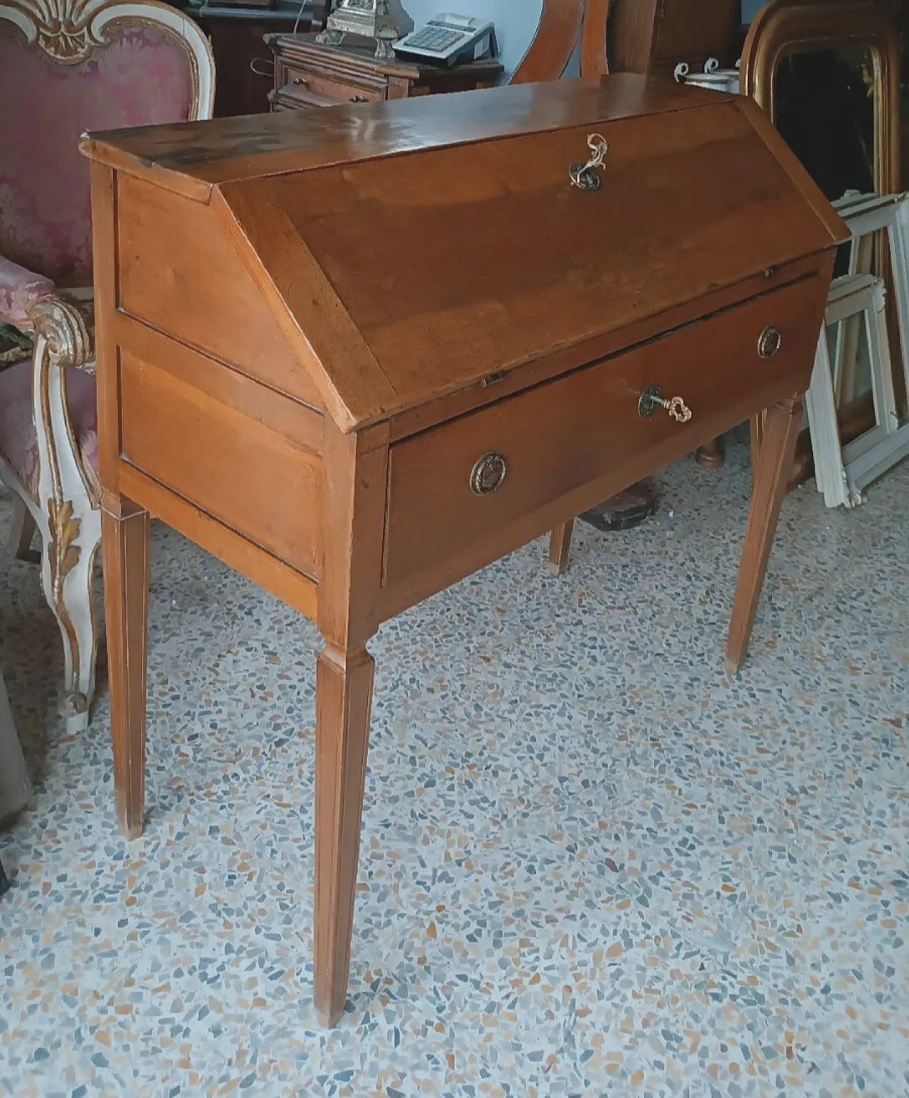 Scrittoio a ribalta in noce massello Luigi XVI, fine '700 1