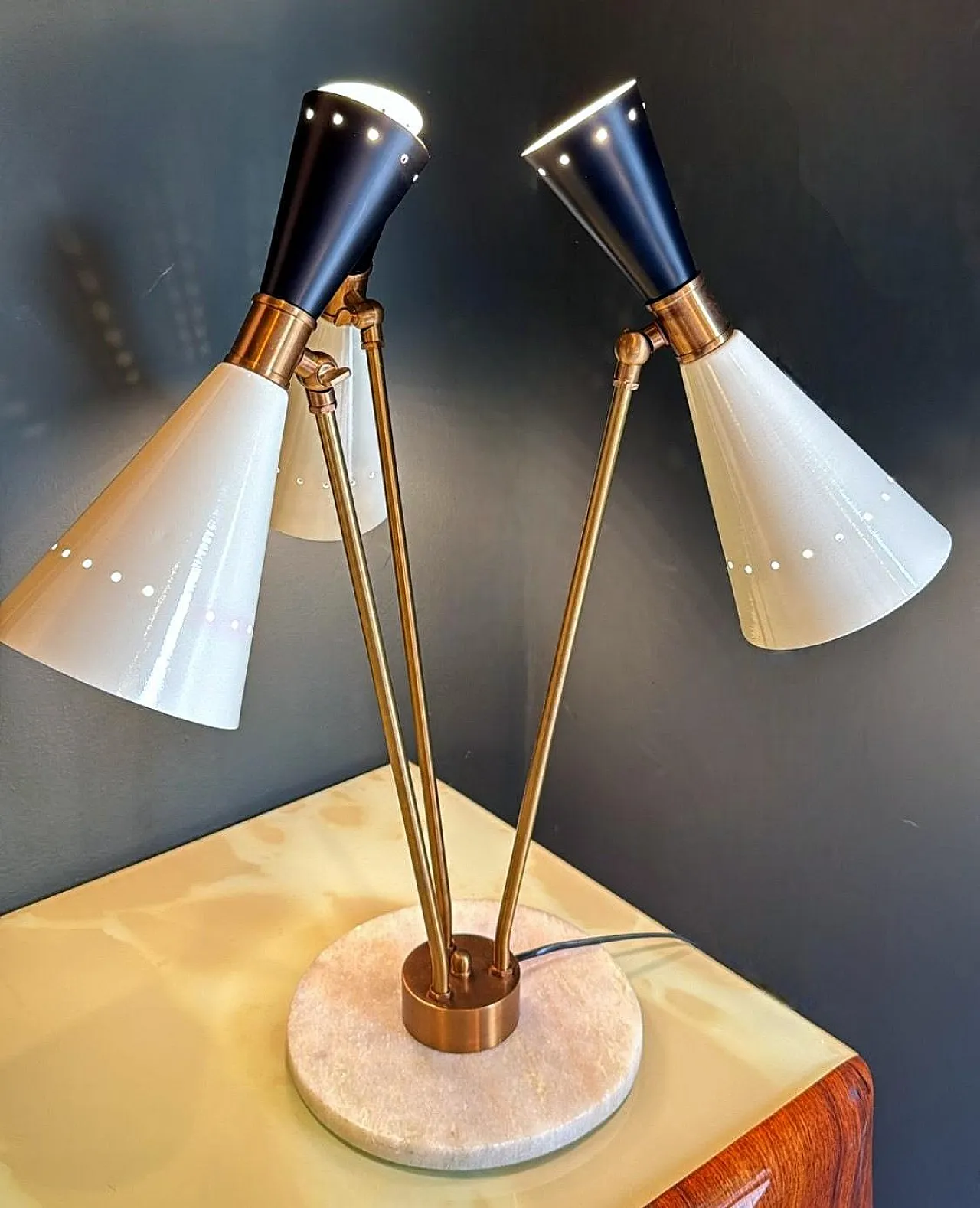 Lampada da tavolo in ottone e marmo in stile Stilnovo, anni 2000 7