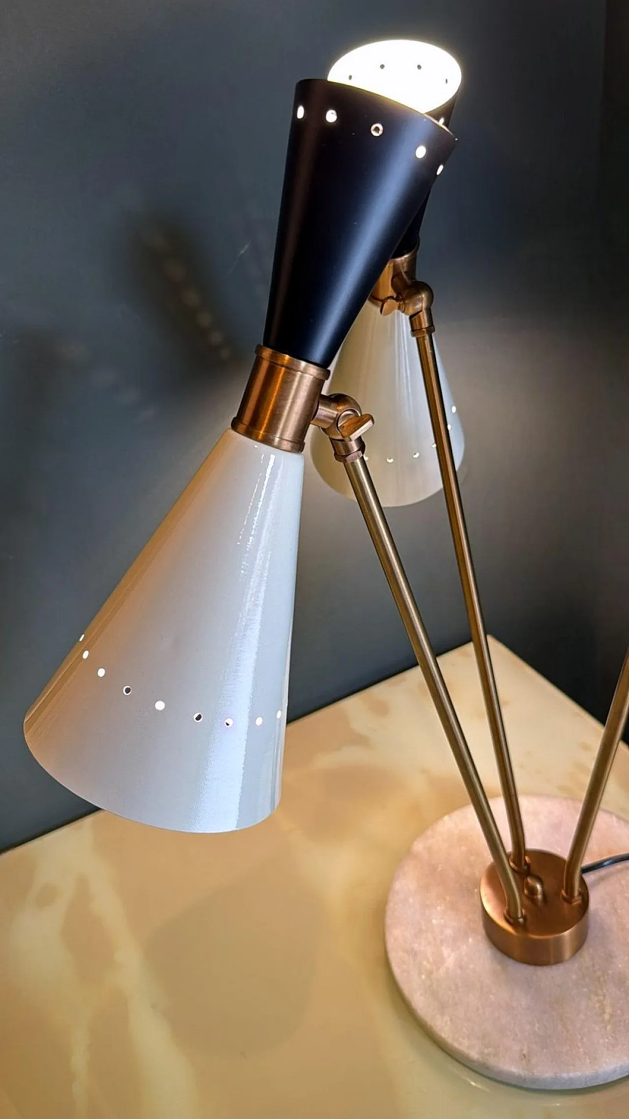 Lampada da tavolo in ottone e marmo in stile Stilnovo, anni 2000 14