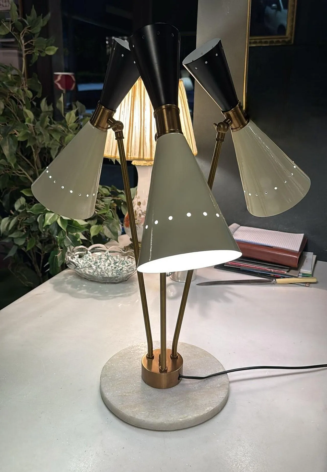 Lampada da tavolo in ottone e marmo in stile Stilnovo, anni 2000 18