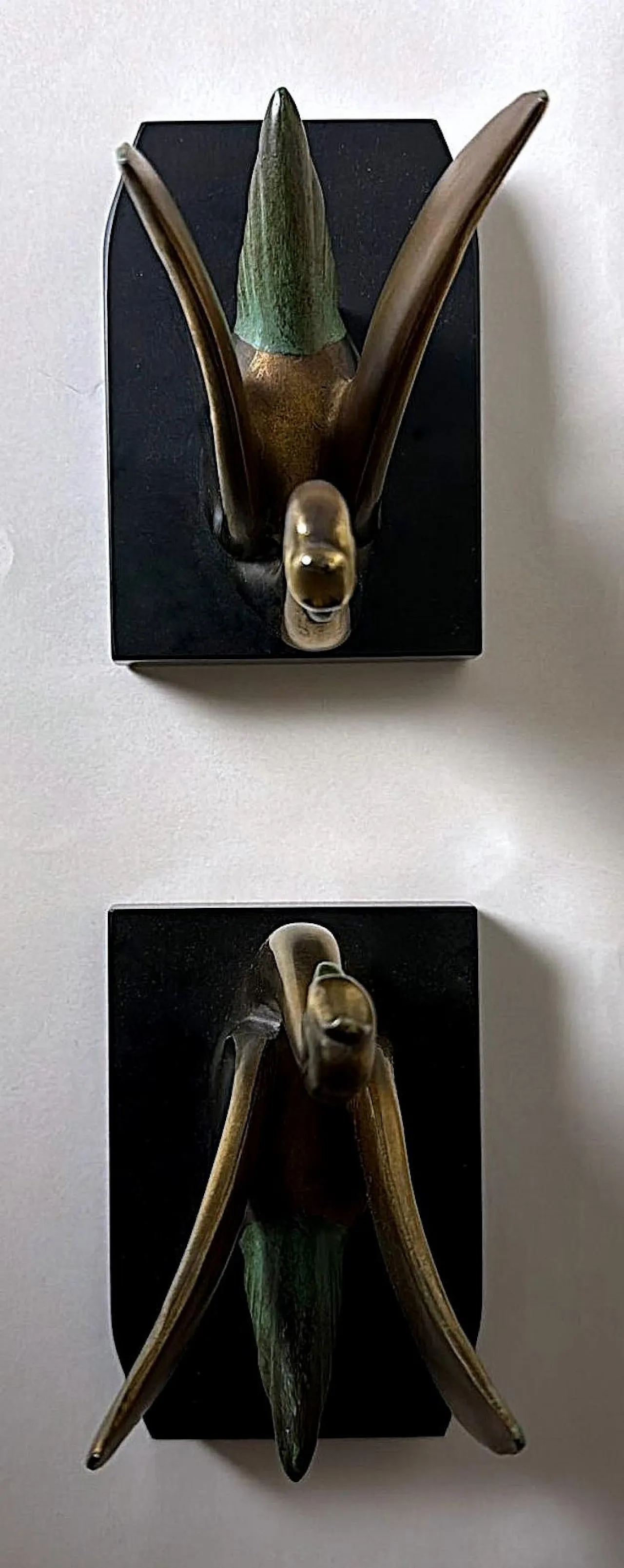 Coppia di reggilibri in ottone e marmo, anni '30 7