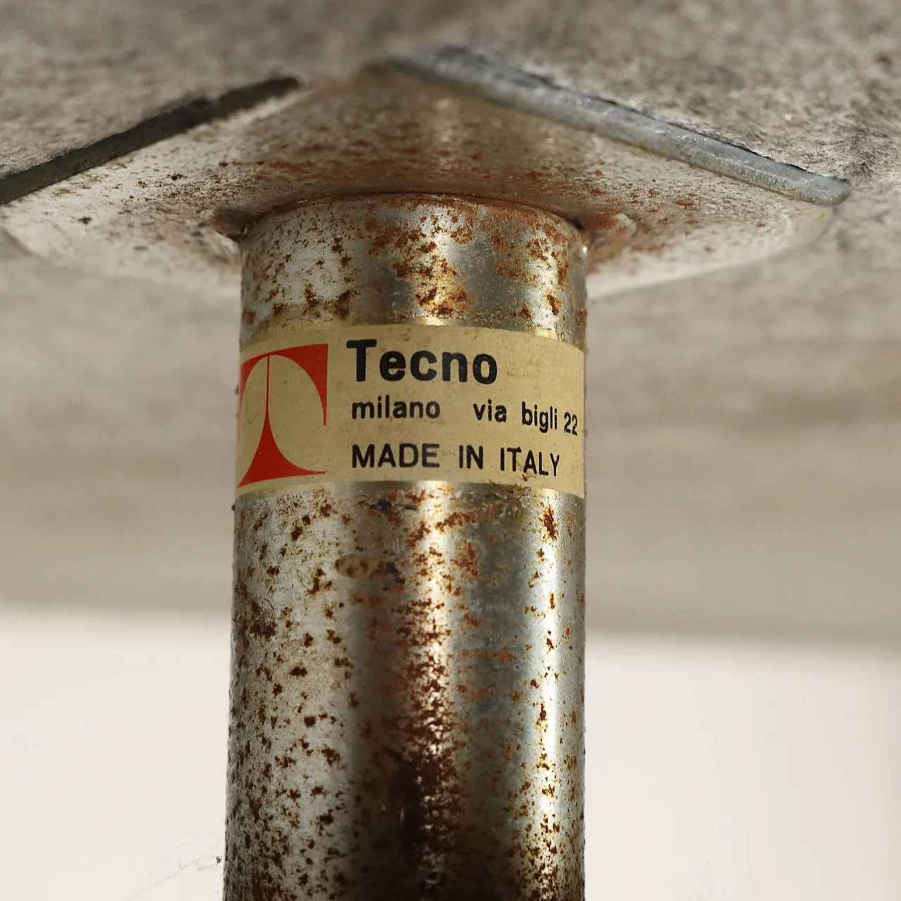 Divano D120 a tre posti di Valeria Borsani e Alfredo Bonetti per Tecno, anni '80 9