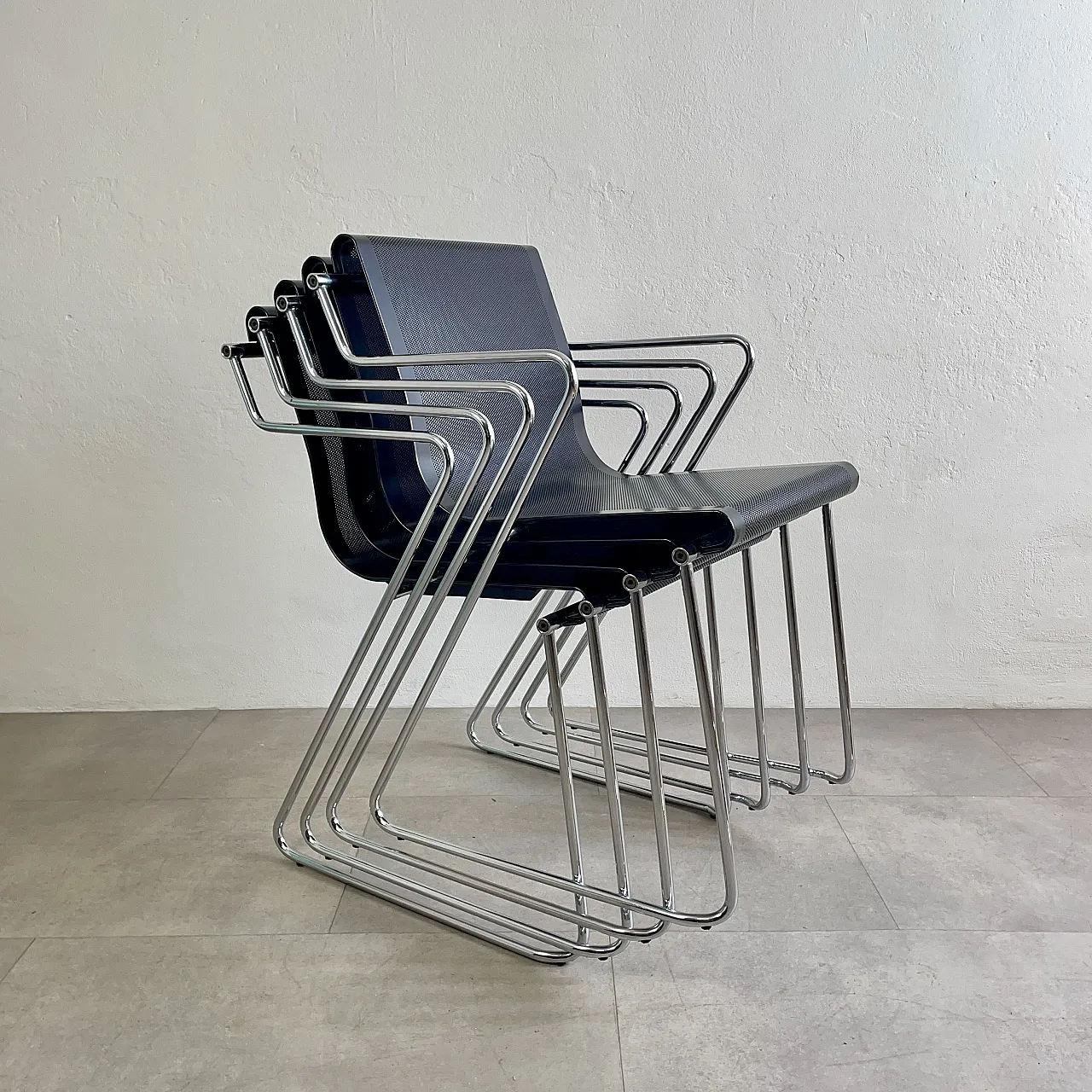 Set 4 poltroncine impilabili Monopoli di P. Arosio per Airon, anni '70 2