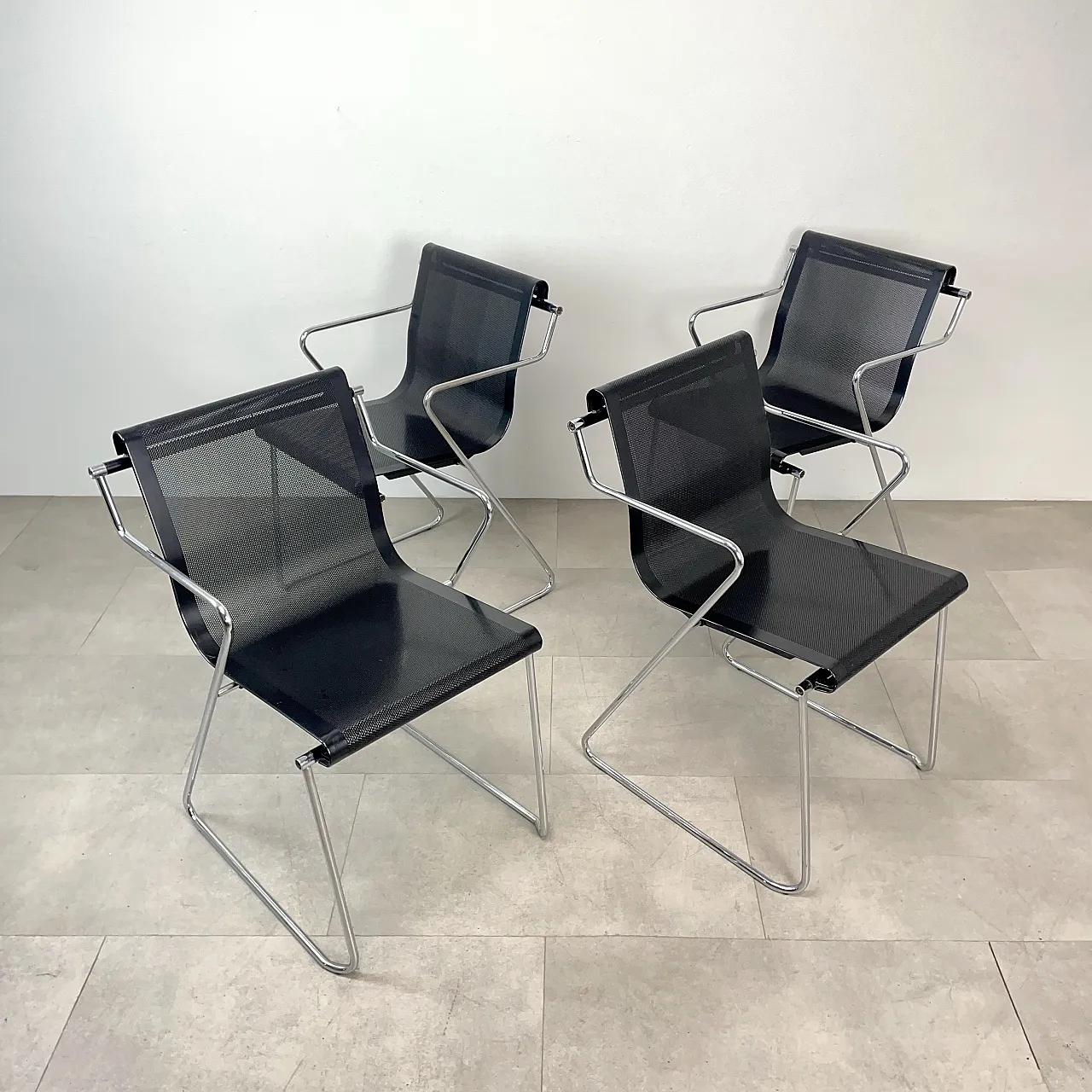 Set 4 poltroncine impilabili Monopoli di P. Arosio per Airon, anni '70 4