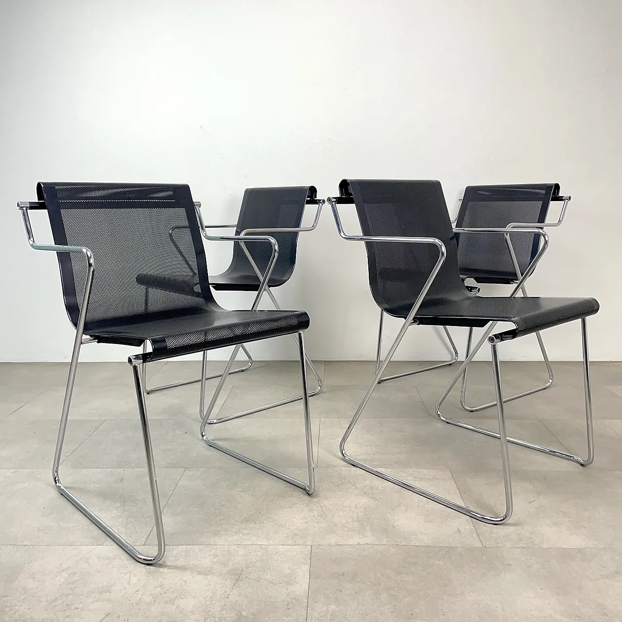 Set 4 poltroncine impilabili Monopoli di P. Arosio per Airon, anni '70 5