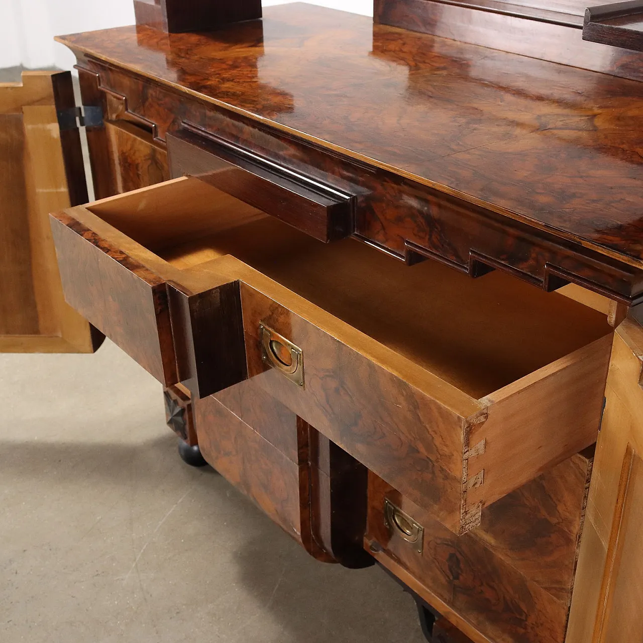 Cassettone Art Dèco in noce, metà '900 6