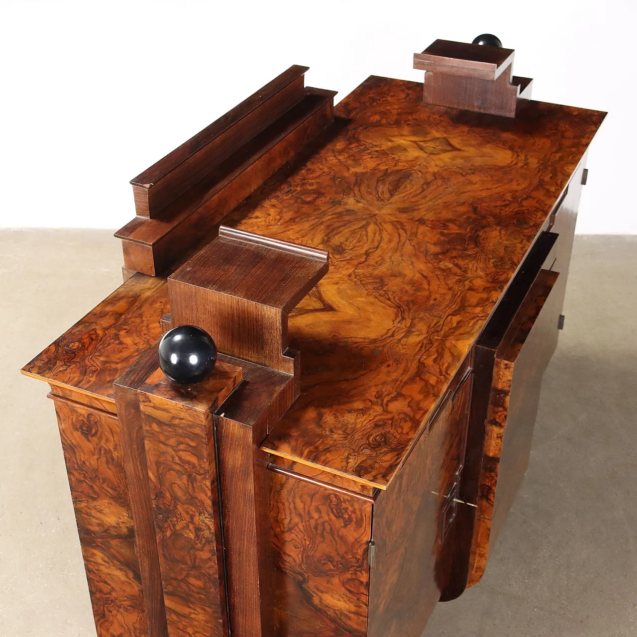 Cassettone Art Dèco in noce, metà '900 10