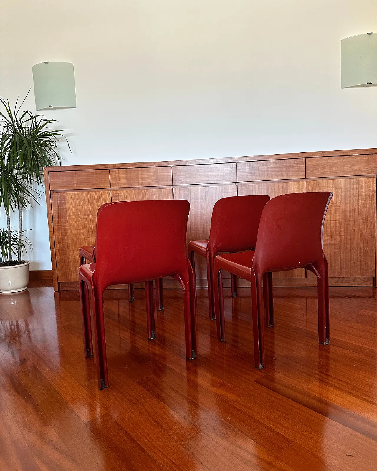 Tavolo con 4 sedie Selene di Vico Magistretti per Artemide, anni '60 9