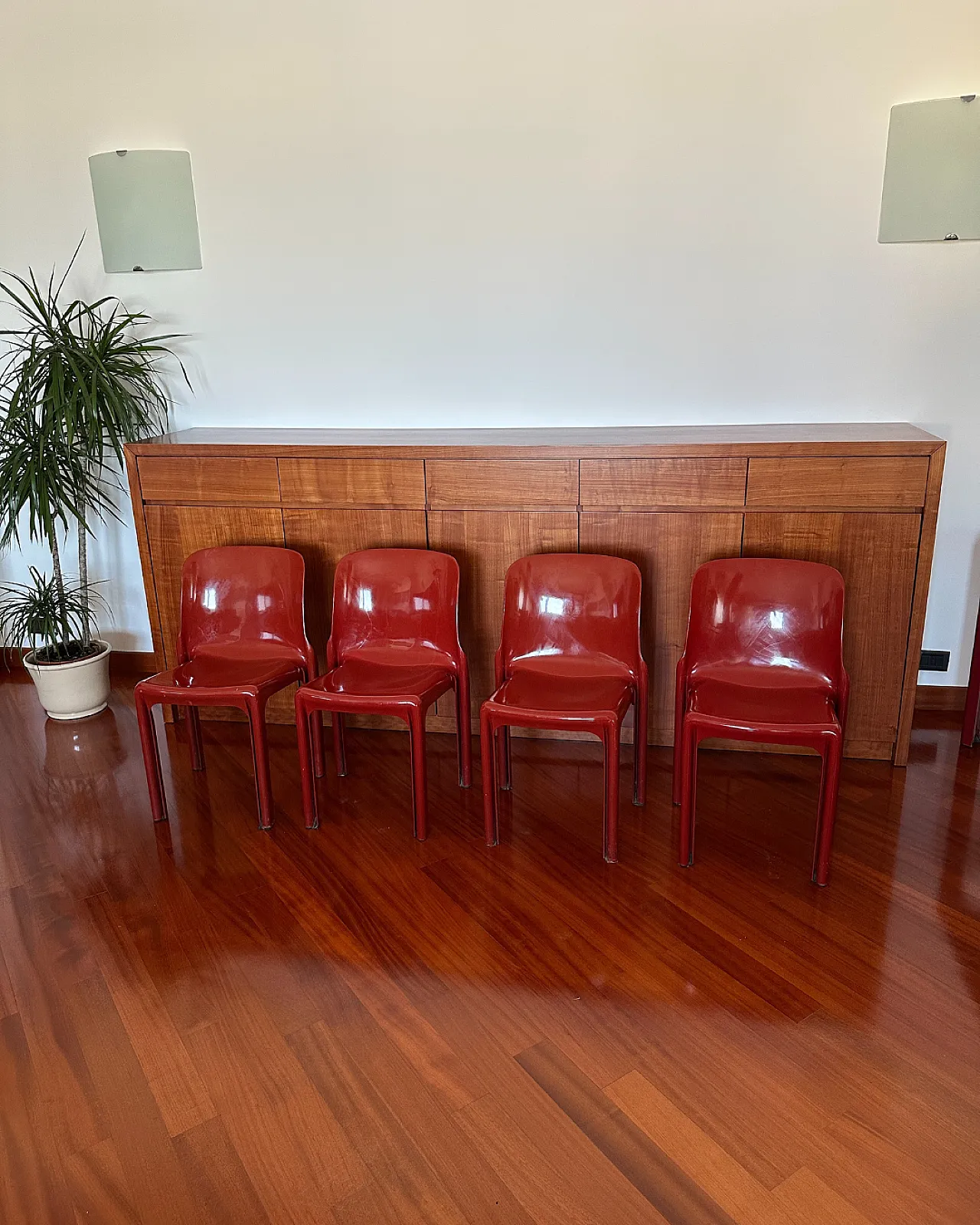 Tavolo con 4 sedie Selene di Vico Magistretti per Artemide, anni '60 11