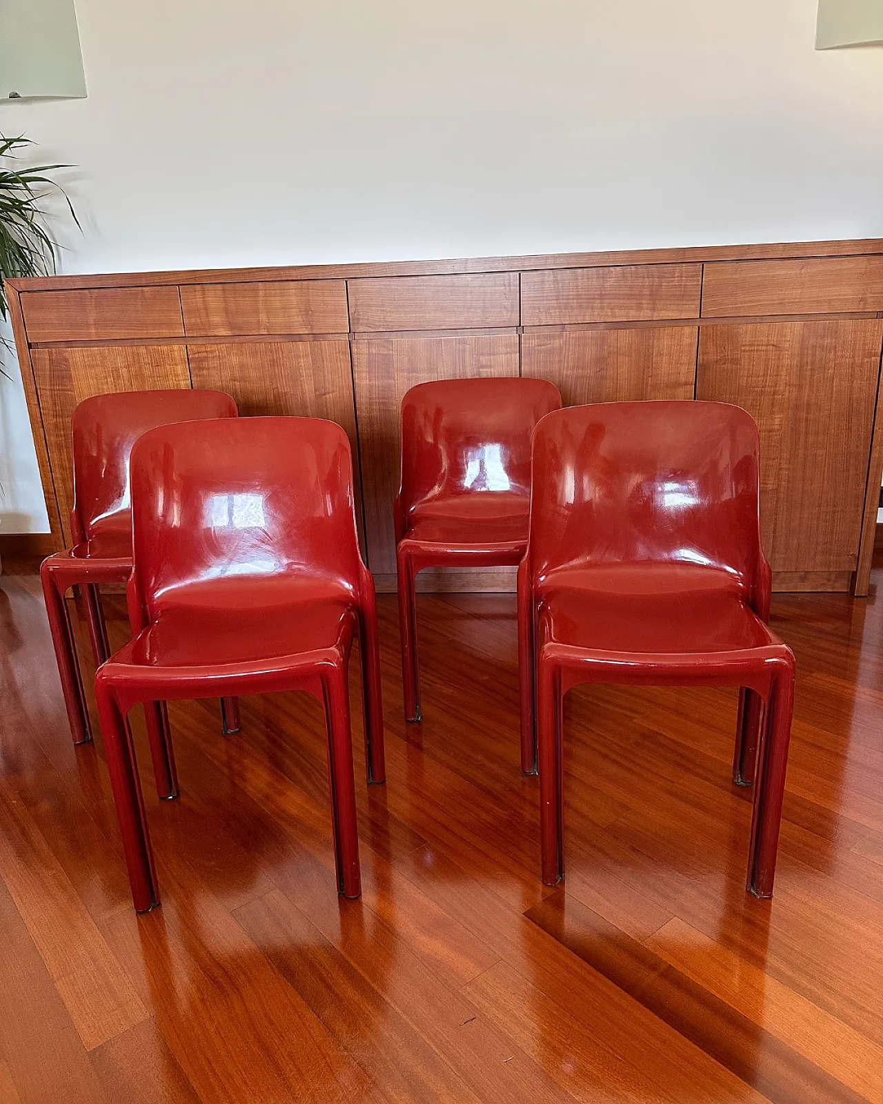 Tavolo con 4 sedie Selene di Vico Magistretti per Artemide, anni '60 13