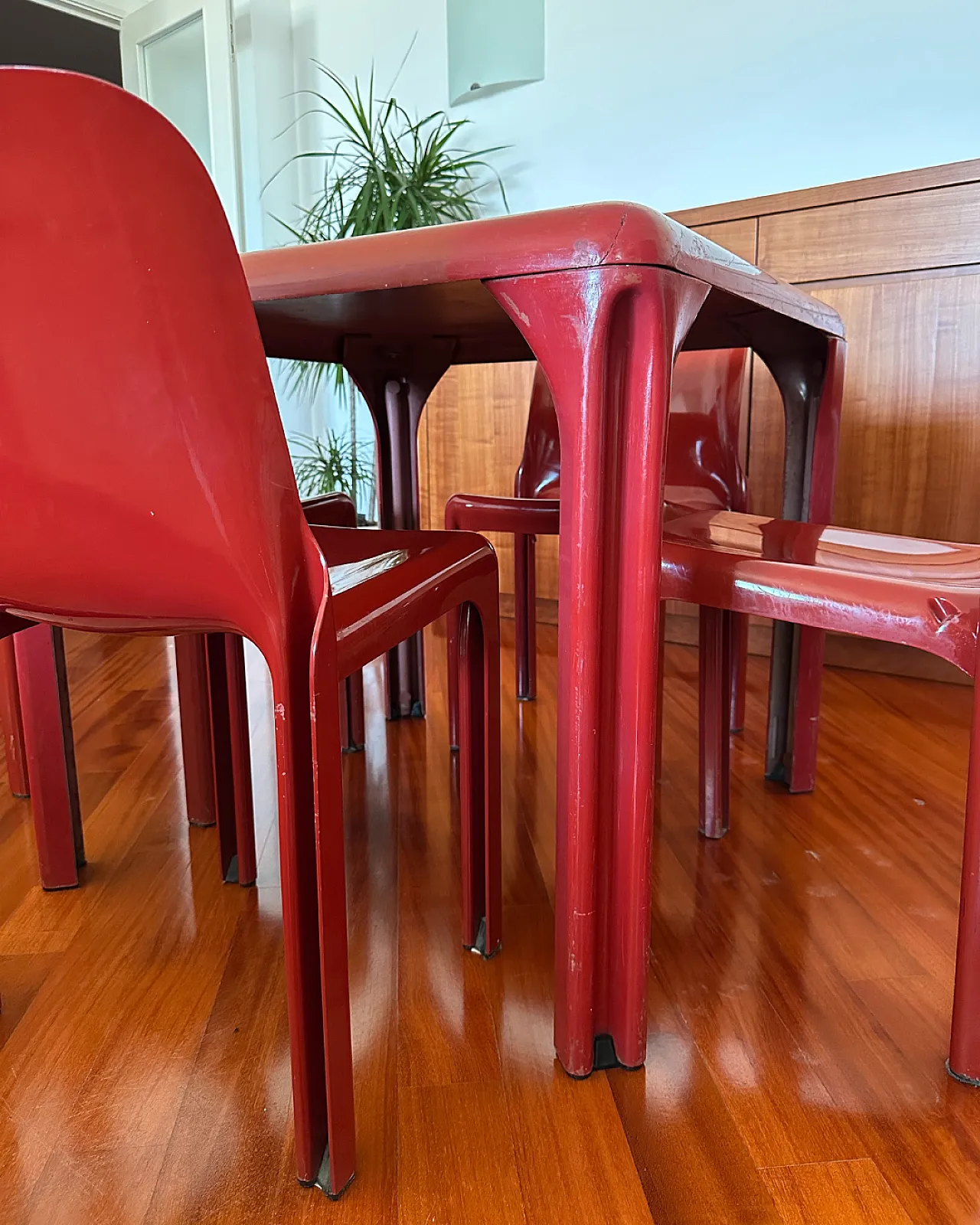 Tavolo con 4 sedie Selene di Vico Magistretti per Artemide, anni '60 23