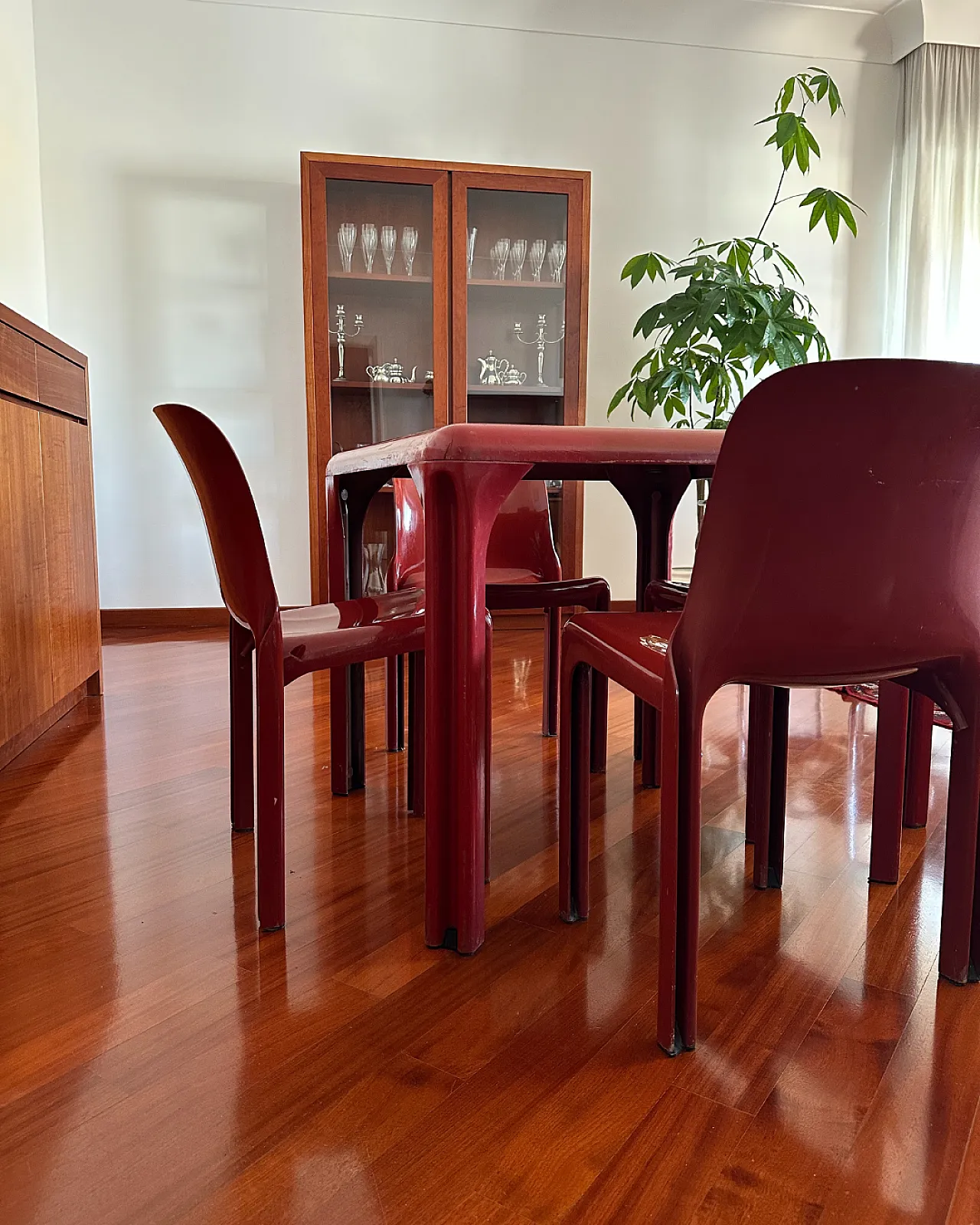 Tavolo con 4 sedie Selene di Vico Magistretti per Artemide, anni '60 27