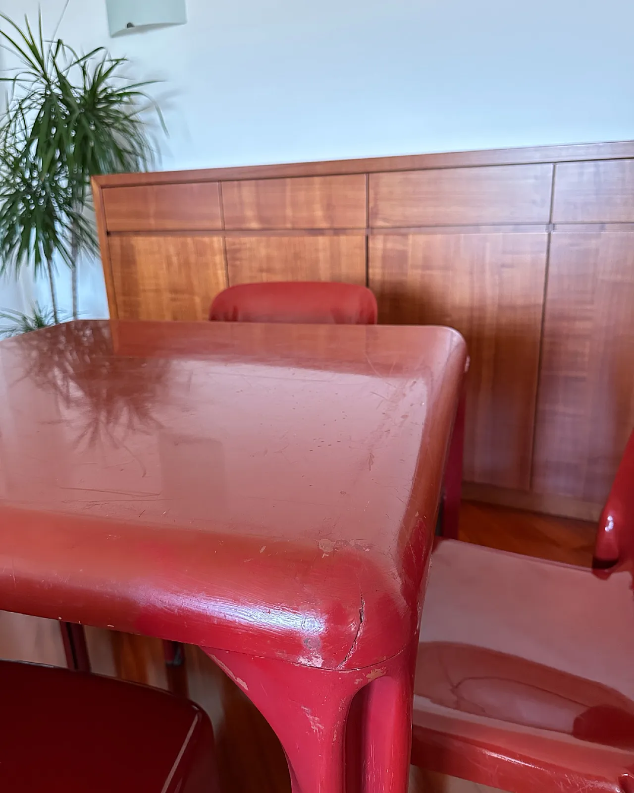 Tavolo con 4 sedie Selene di Vico Magistretti per Artemide, anni '60 30