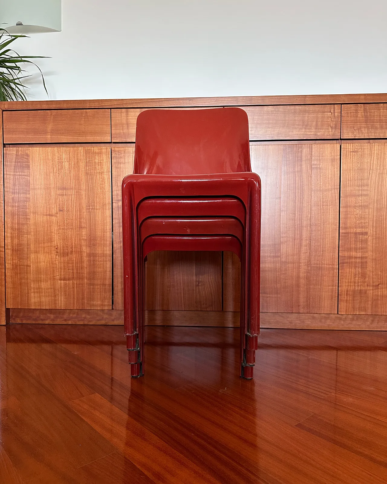 Tavolo con 4 sedie Selene di Vico Magistretti per Artemide, anni '60 36