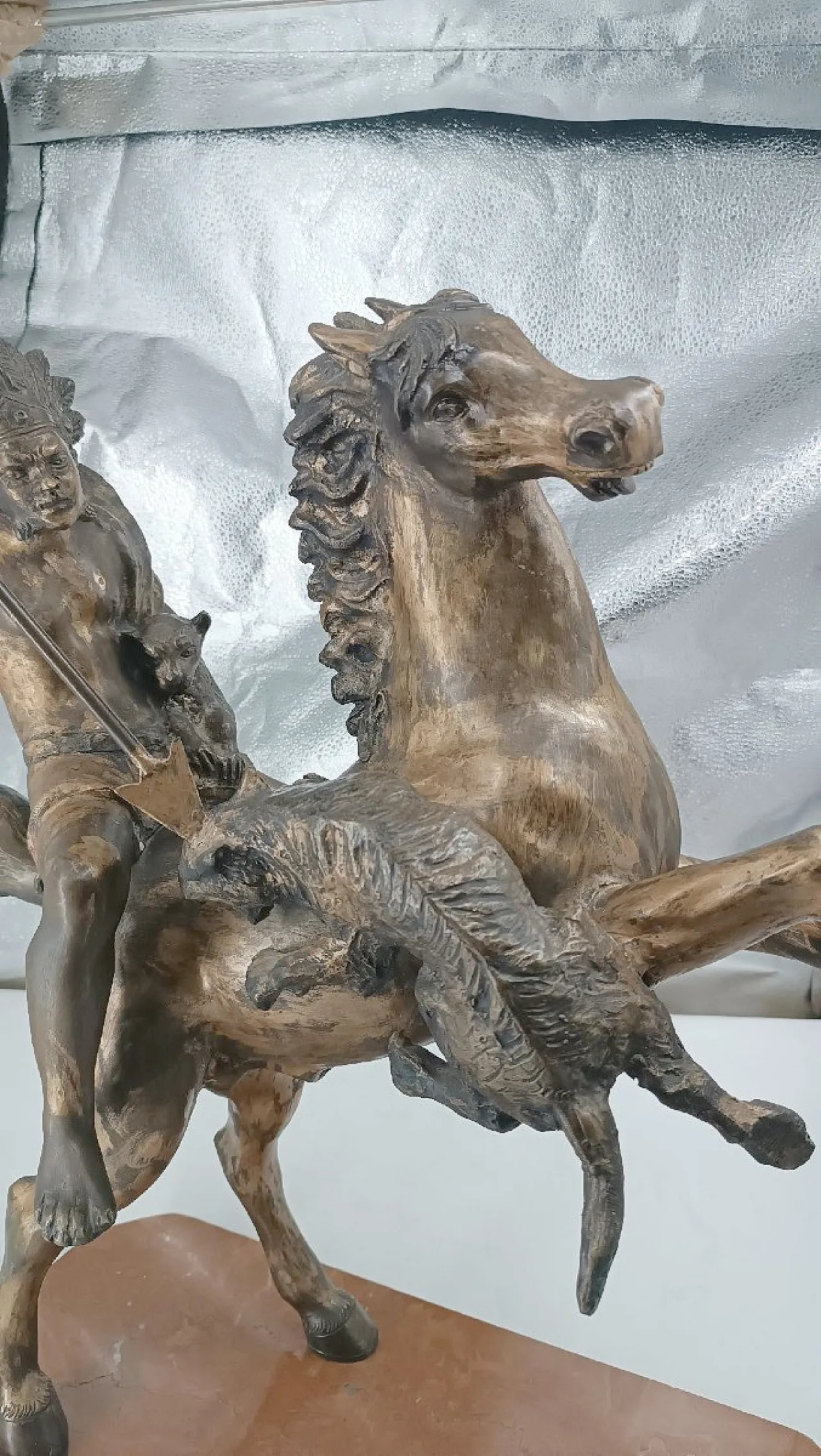Indiano a cavallo, scultura in bronzo di Tommaso Campajo, '900 4