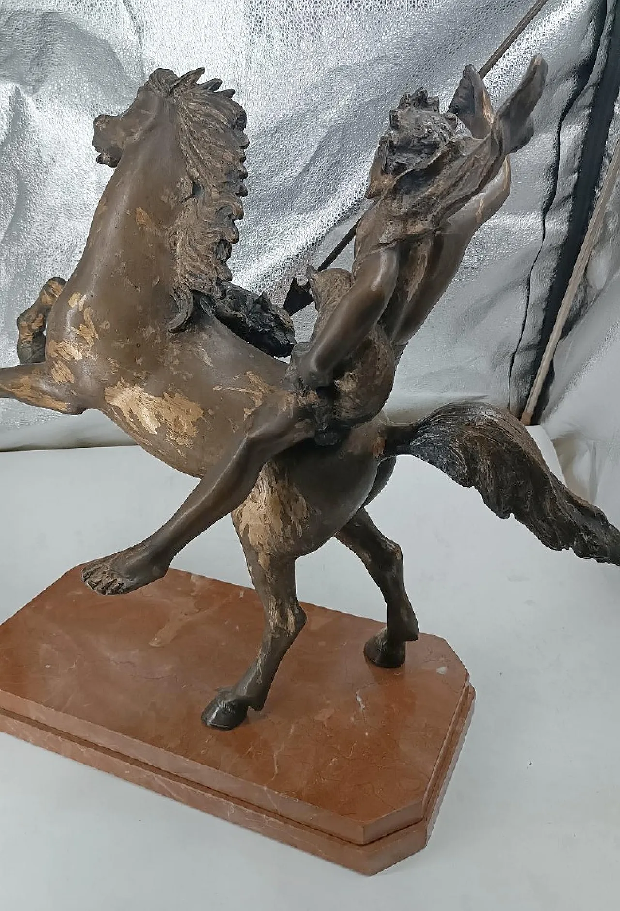 Indiano a cavallo, scultura in bronzo di Tommaso Campajo, '900 9