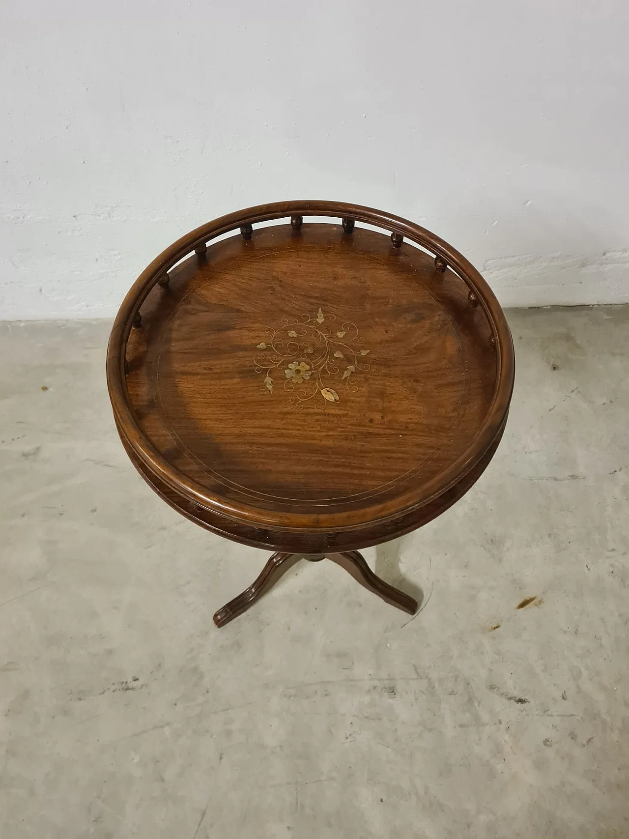 Victorian style circular table, late 19th century 7