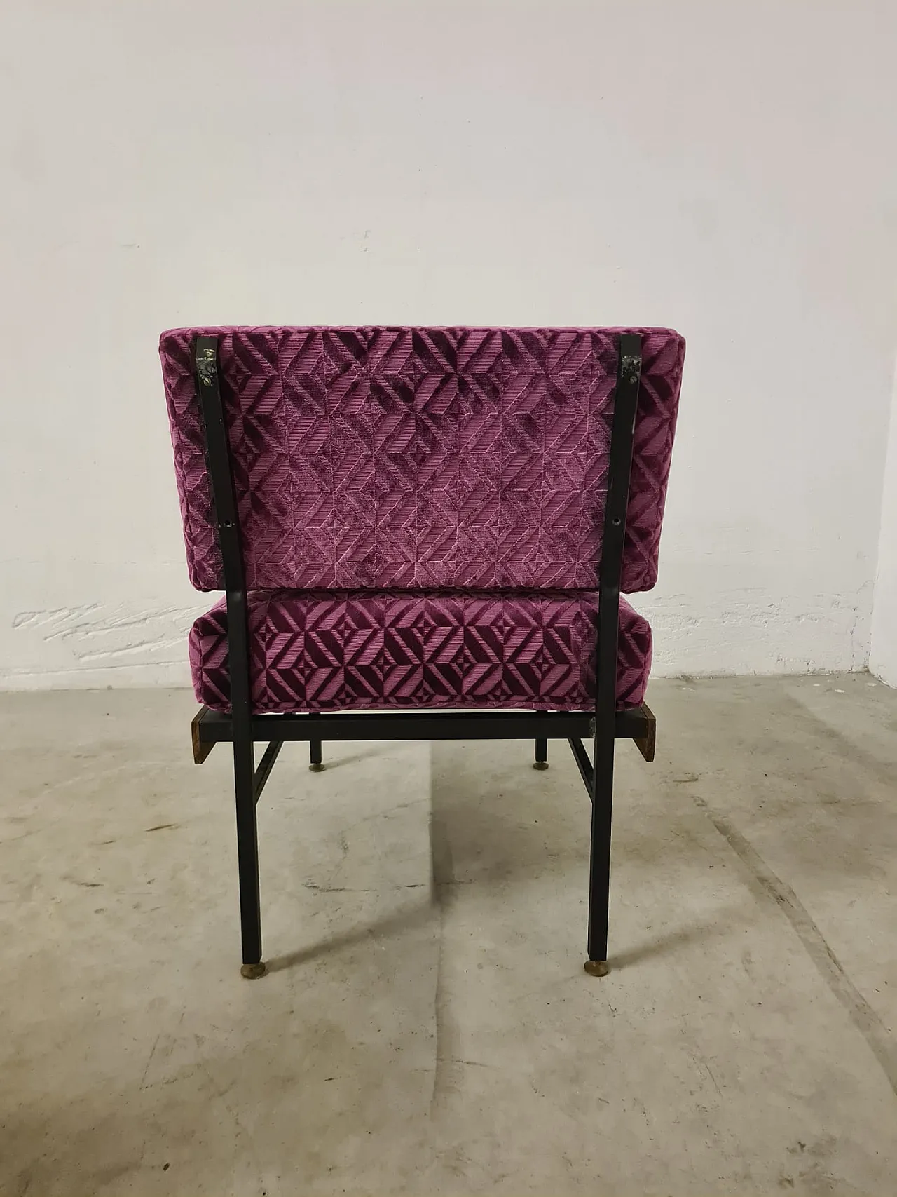 Coppia di poltroncine in metallo, legno e velluto, anni '60 3