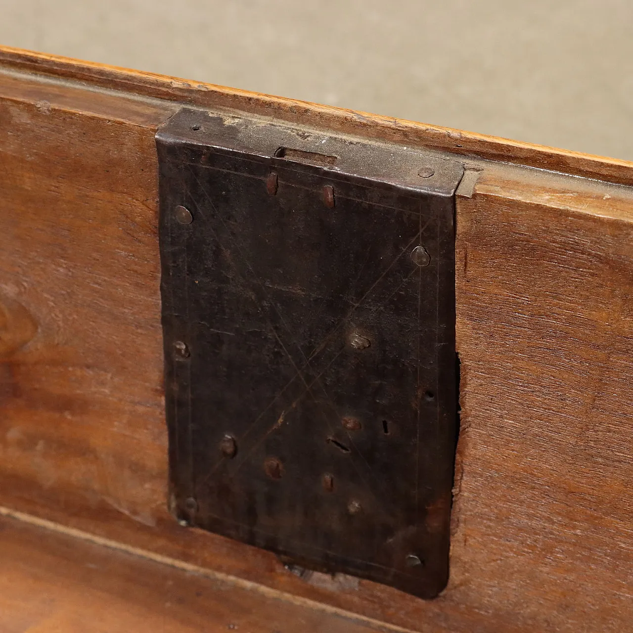 Cassettone Luigi XVI in noce a 3 cassetti, '700 6