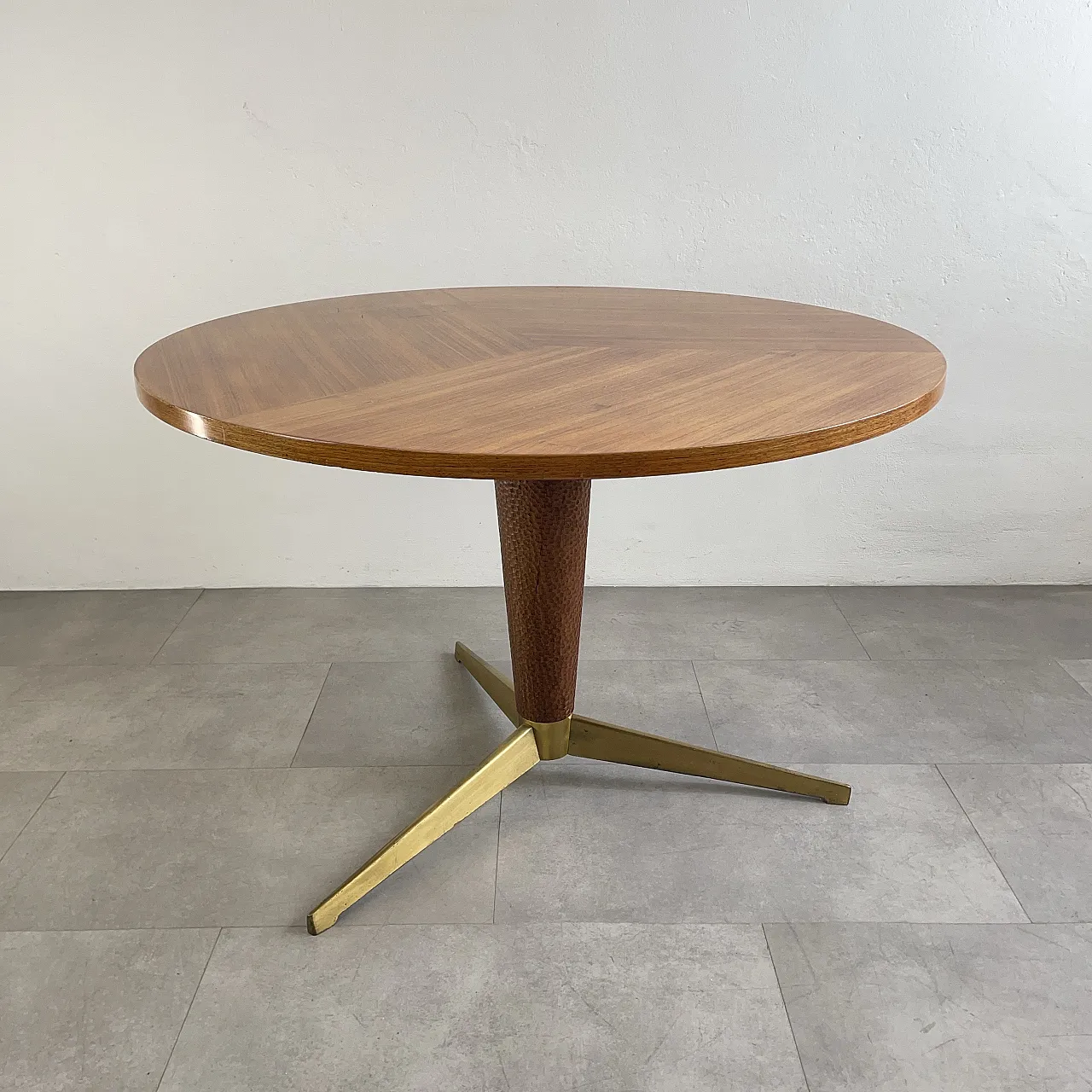Round table in wood and brass, 1950s 1