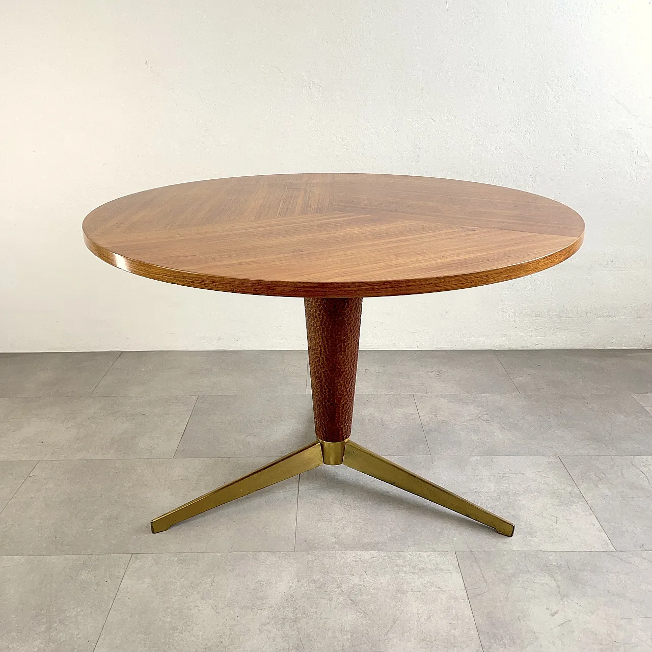 Round table in wood and brass, 1950s 2