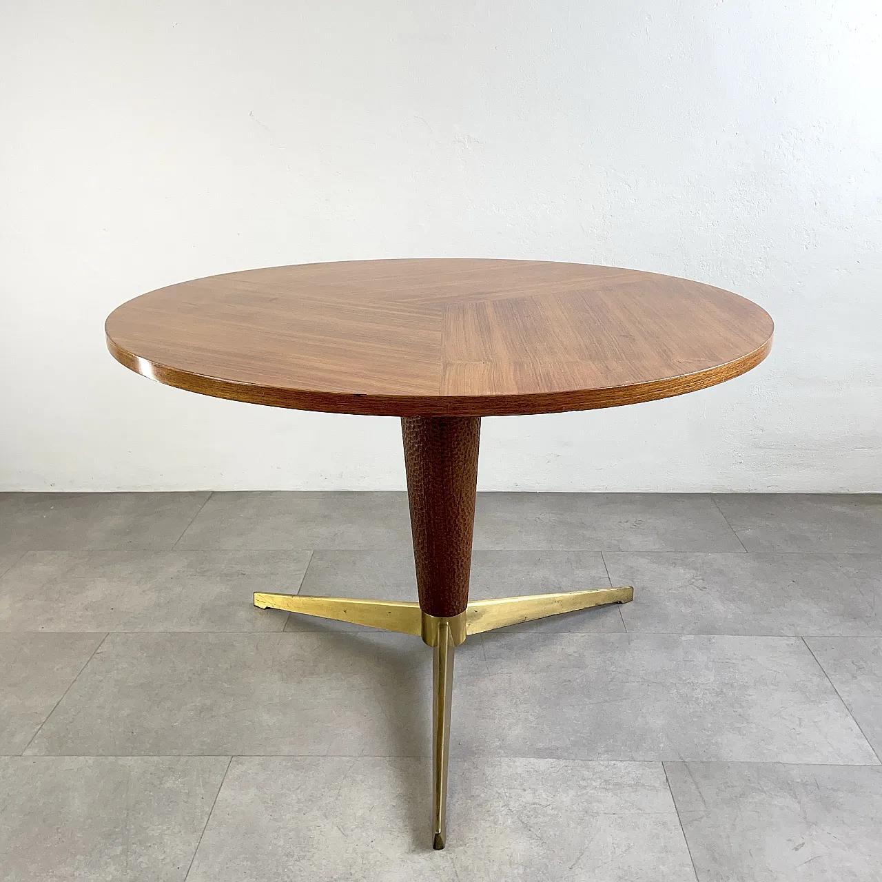 Round table in wood and brass, 1950s 3