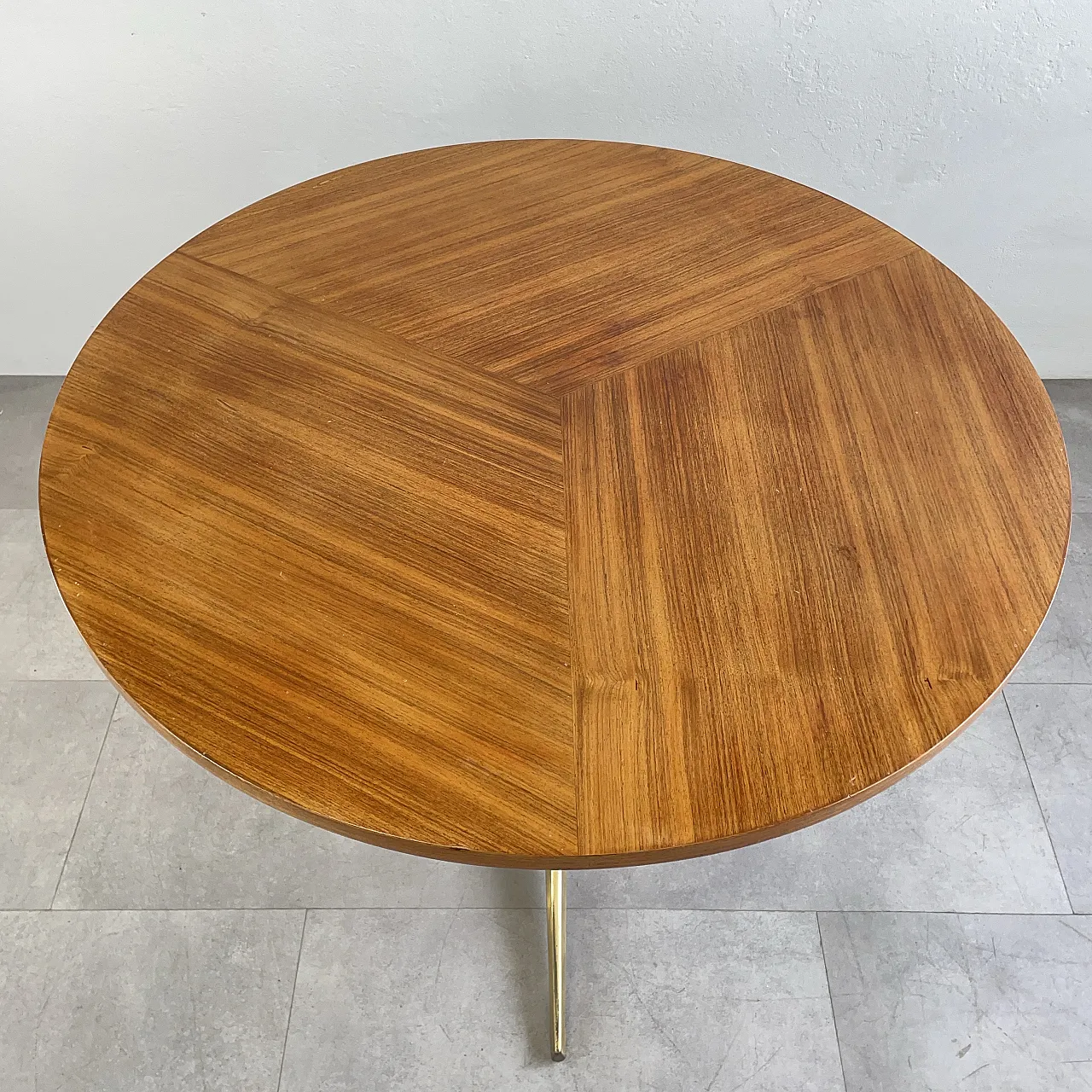 Round table in wood and brass, 1950s 4