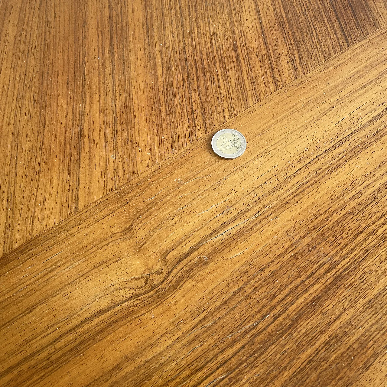 Round table in wood and brass, 1950s 21