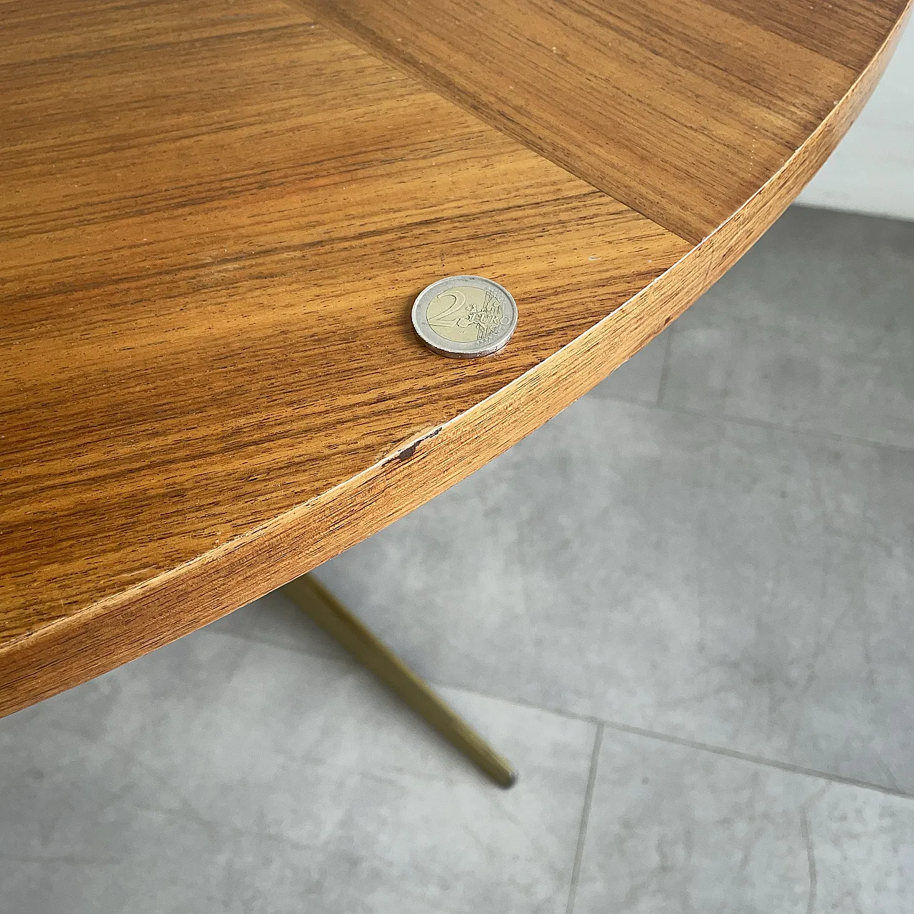 Round table in wood and brass, 1950s 22