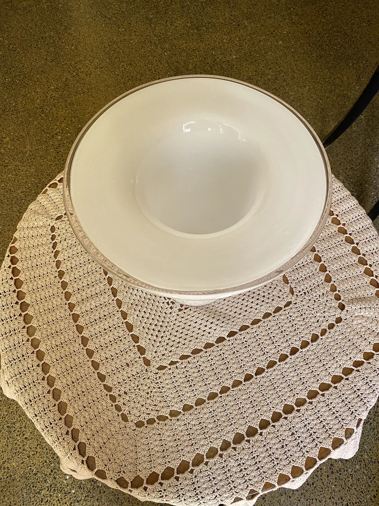 Vaso in vetro attribuito a Cassina, bianco e argento, anni 2000 2